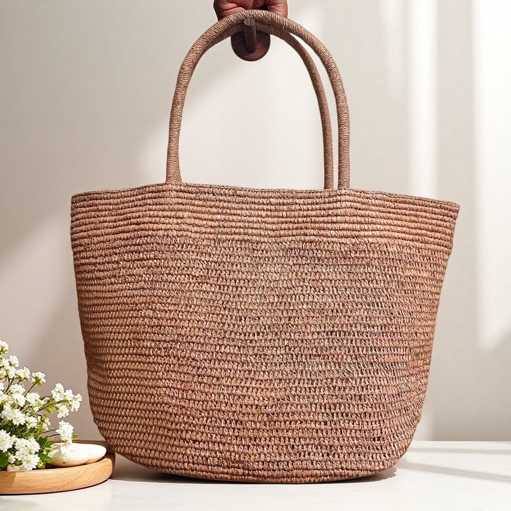 Raffia straw tote bag bottom view – handwoven natural fibre beach bag structured reinforced base