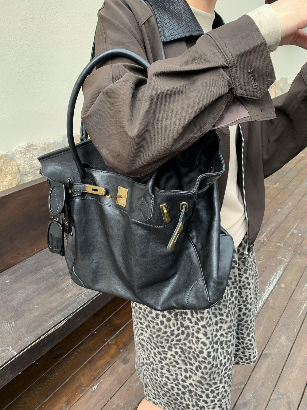Handcrafted Water-Dyed Cowhide Leather Structured Tote Bag | Women's Vintage Old-Money Style Large Shoulder Bag