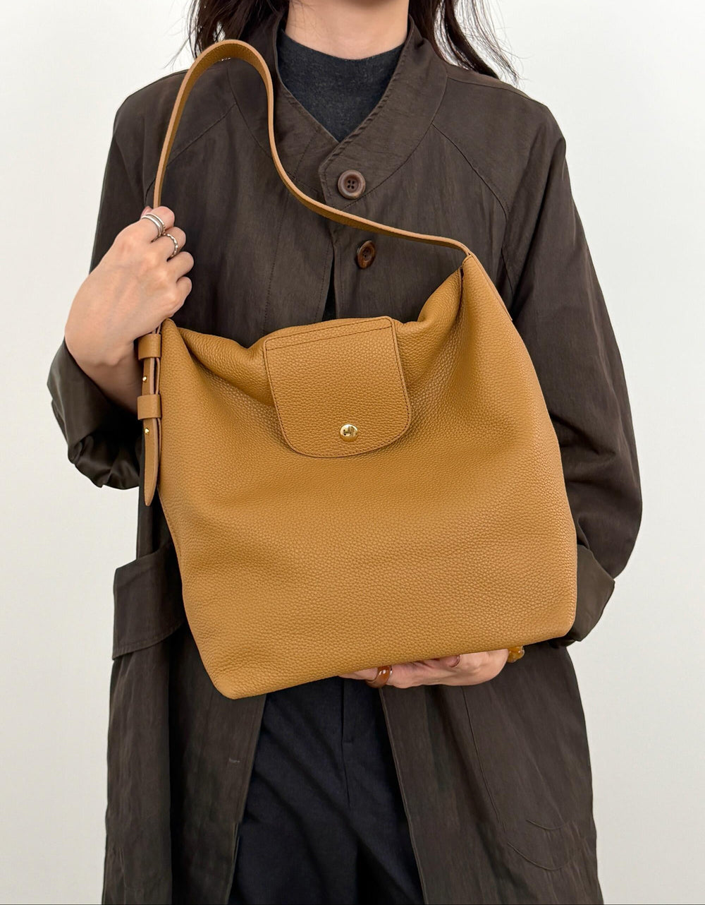 Handcrafted Top Grain Cowhide Leather Slouchy Bucket Bag | Women's Shoulder & Top-Handle Purse