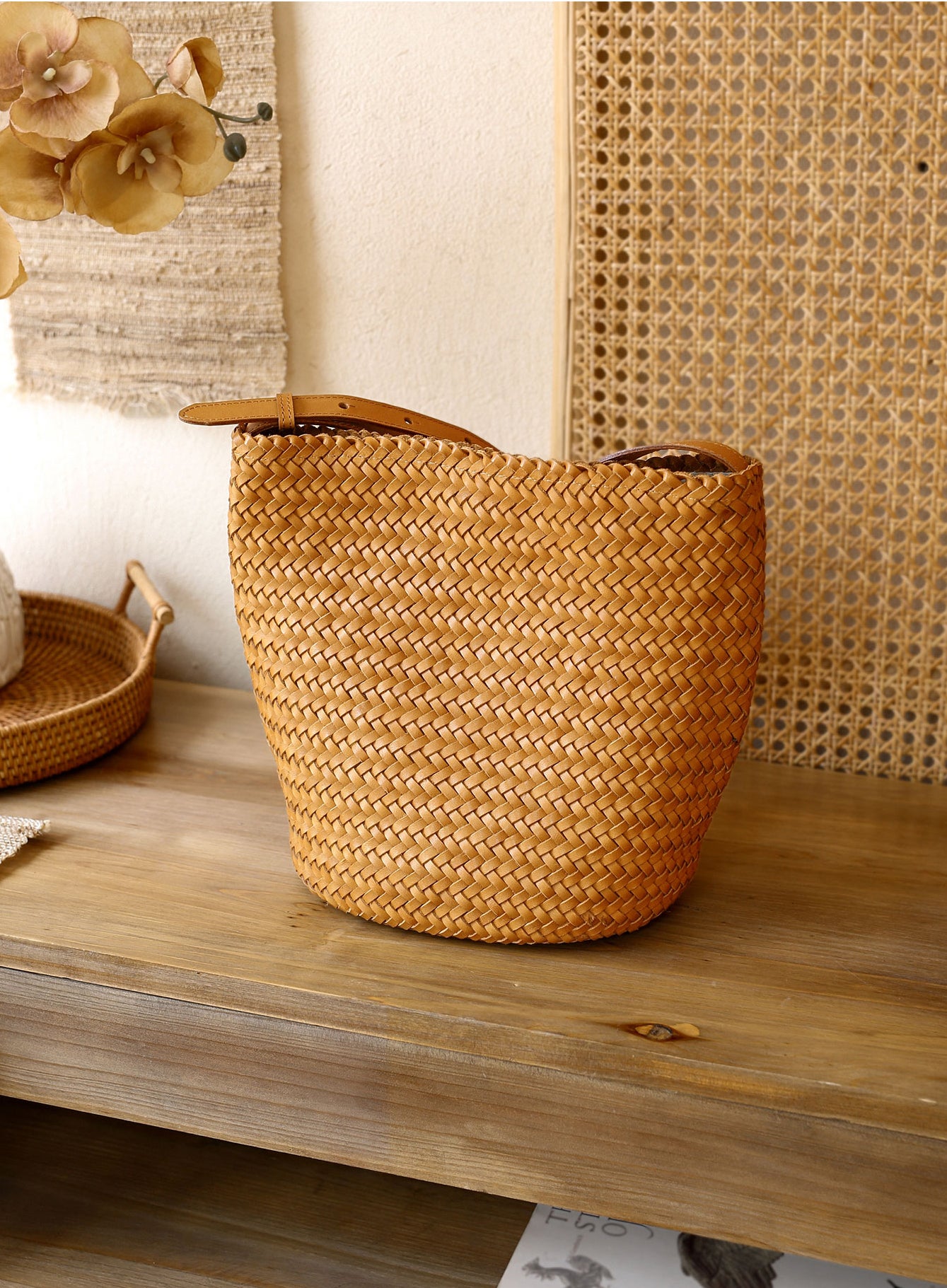 Handwoven Full-Grain Leather Bucket Bag – Two Sizes | Vegetable-Tanned Leather Shoulder Bag, 19 Colours, Hydrophobic Finish