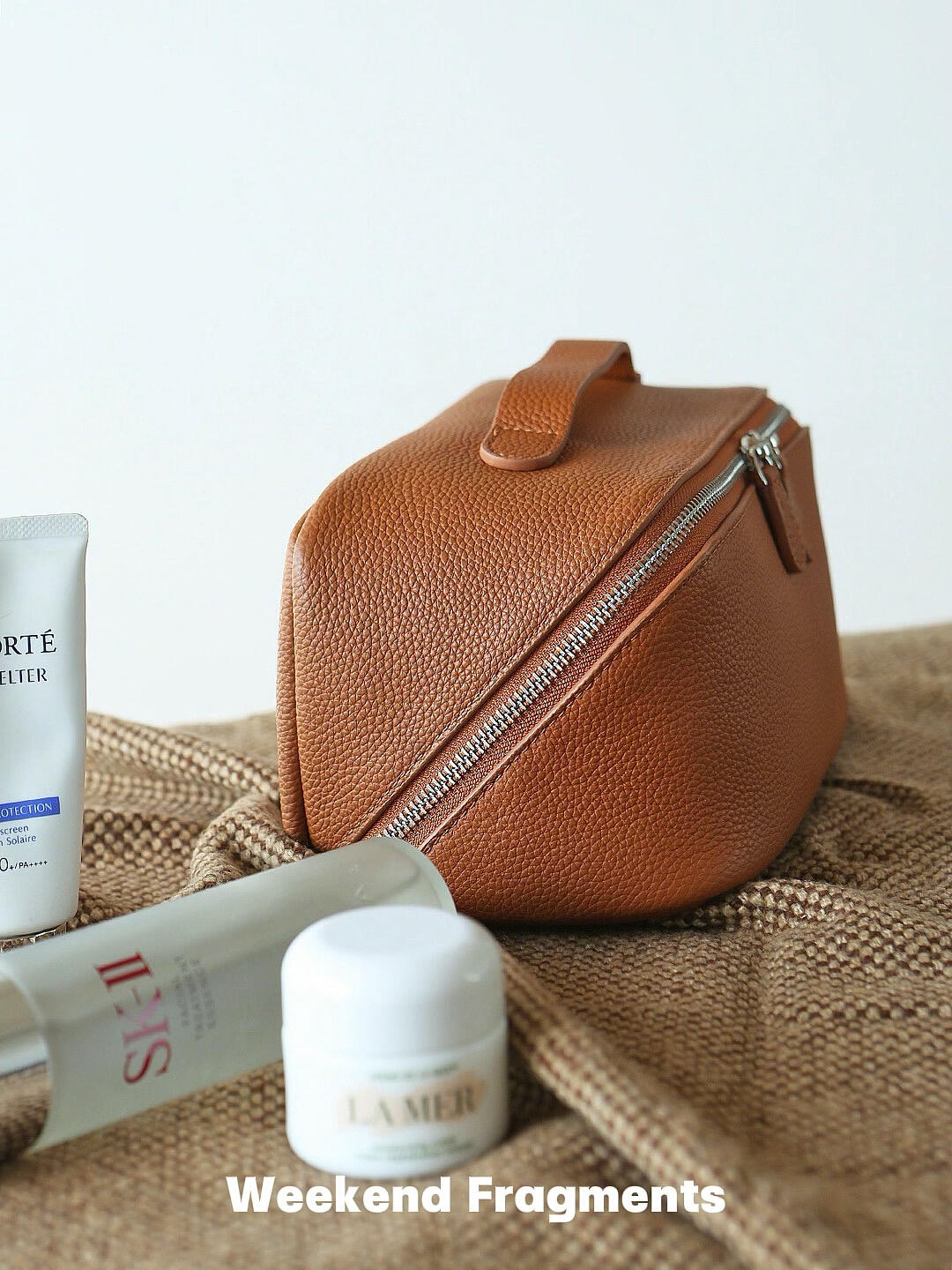 Premium Full Grain Pebbled Leather Makeup Bag With Minimalist Designer Travel Toiletry Bag For Women