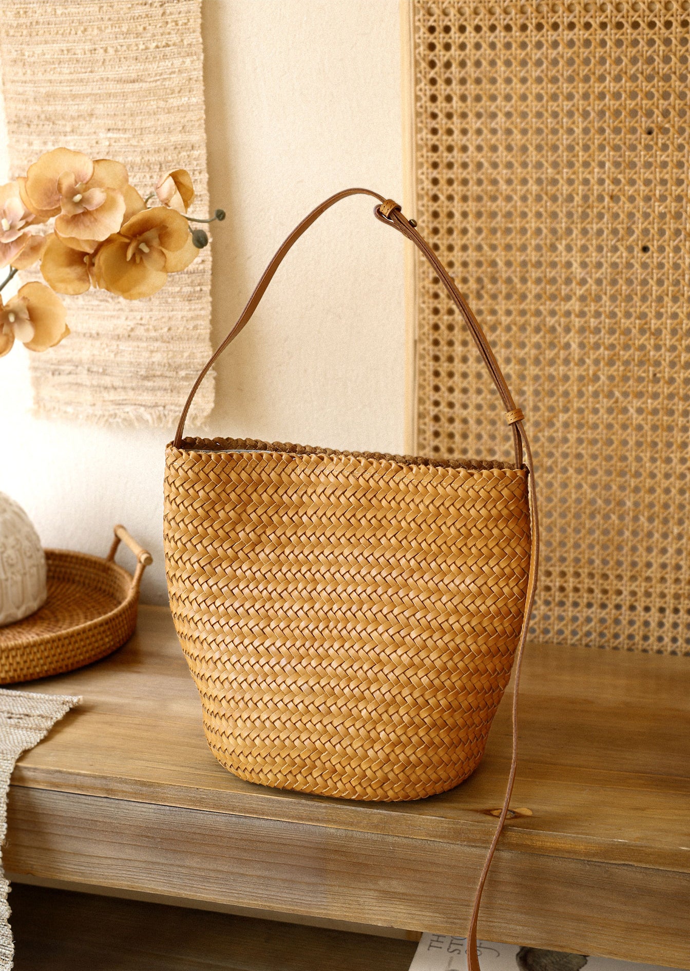 Handwoven Full-Grain Leather Bucket Bag – Two Sizes | Vegetable-Tanned Leather Shoulder Bag, 19 Colours, Hydrophobic Finish
