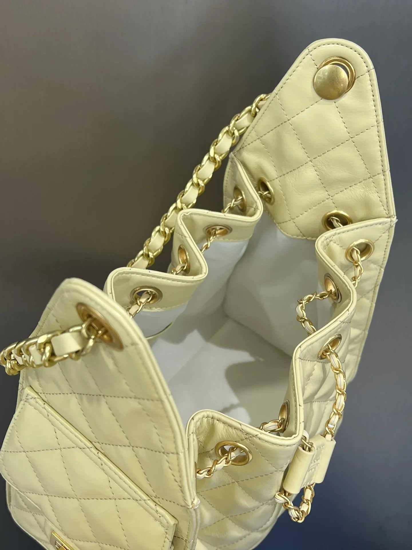 Quilted Diamond Leather Drawstring Hobo Bag – Gold Chain Strap | Lambskin & Cowhide Shoulder Bag for Women