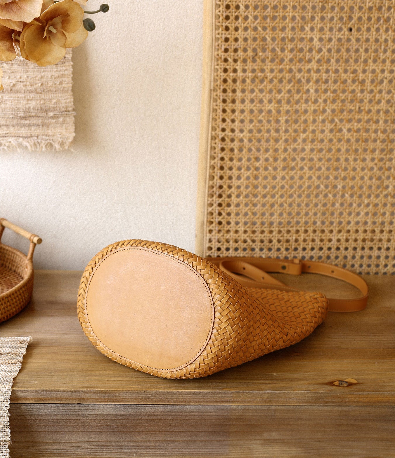 Handwoven Full-Grain Leather Bucket Bag – Two Sizes | Vegetable-Tanned Leather Shoulder Bag, 19 Colours, Hydrophobic Finish