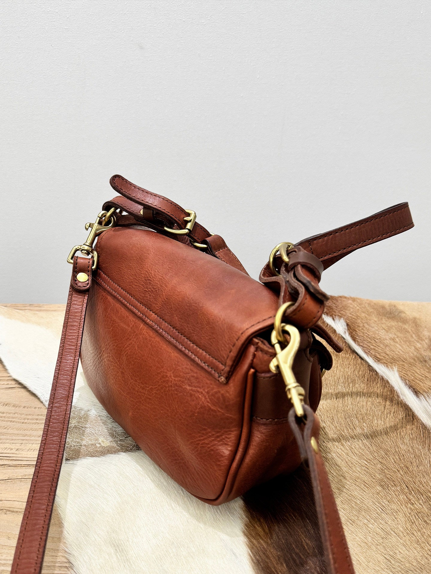 Vintage Distressed Leather Saddle Bag | Unisex Crossbody Shoulder Bag | Full Grain Cowhide Handbag