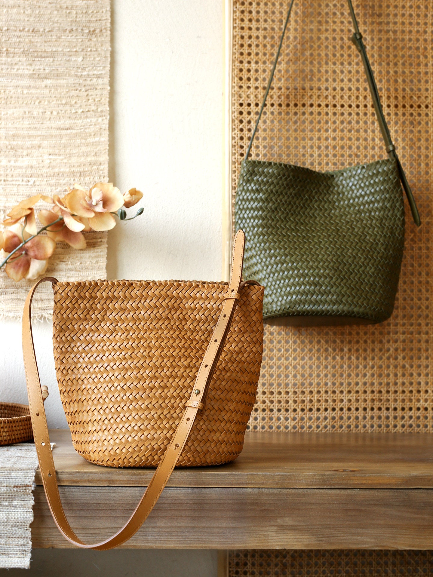 Handwoven Full-Grain Leather Bucket Bag – Two Sizes | Vegetable-Tanned Leather Shoulder Bag, 19 Colours, Hydrophobic Finish