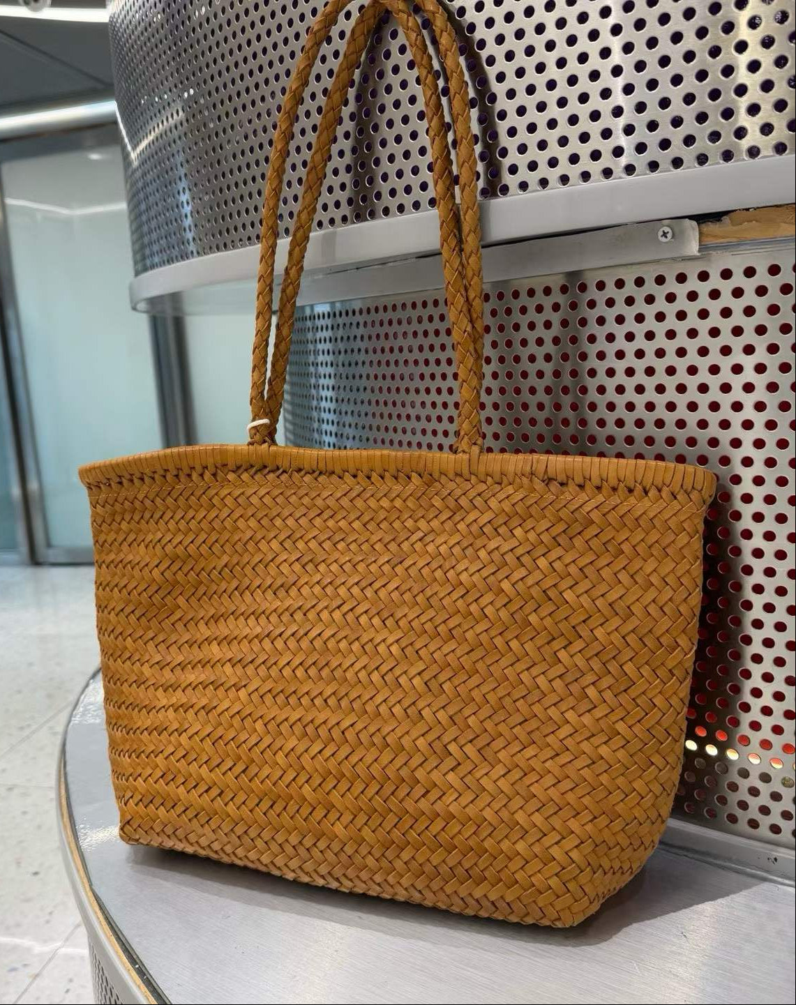 Handwoven Basket Tote Bag | Vegetable-Tanned Italian Cowhide Hand-Carry Bag | Minimalist Summer Commuter Style