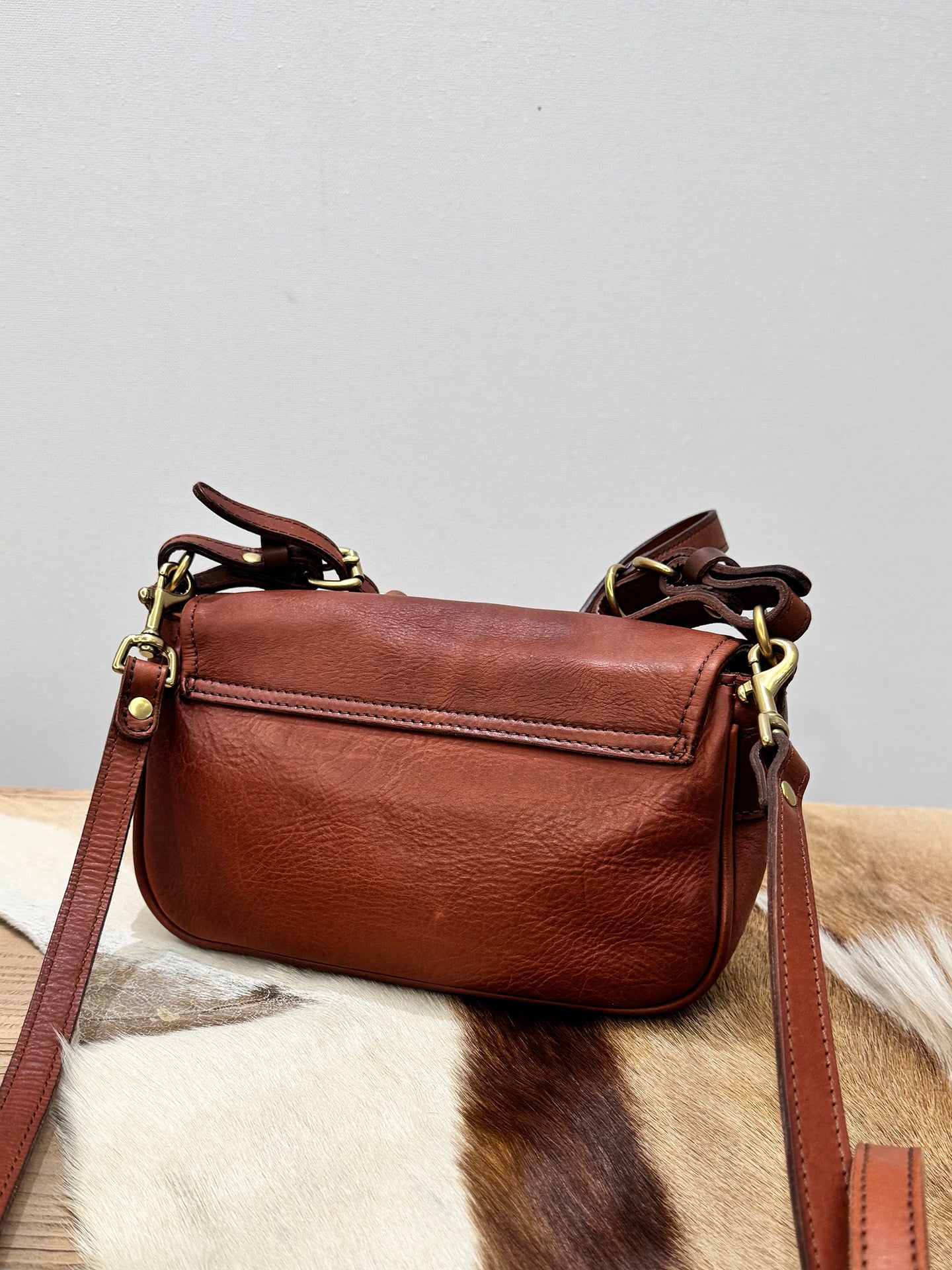 Vintage Distressed Leather Saddle Bag | Unisex Crossbody Shoulder Bag | Full Grain Cowhide Handbag