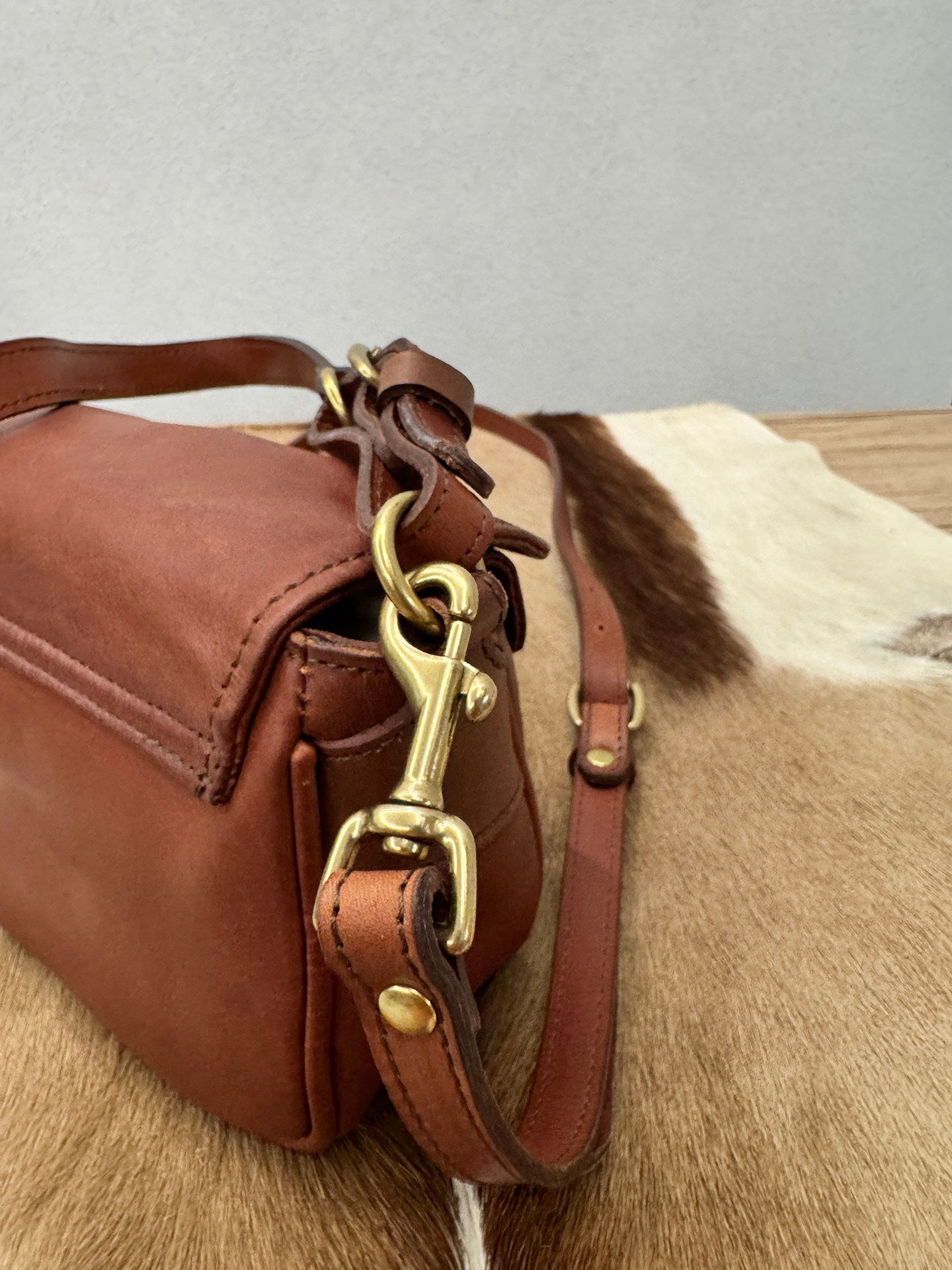 Vintage Distressed Leather Saddle Bag | Unisex Crossbody Shoulder Bag | Full Grain Cowhide Handbag