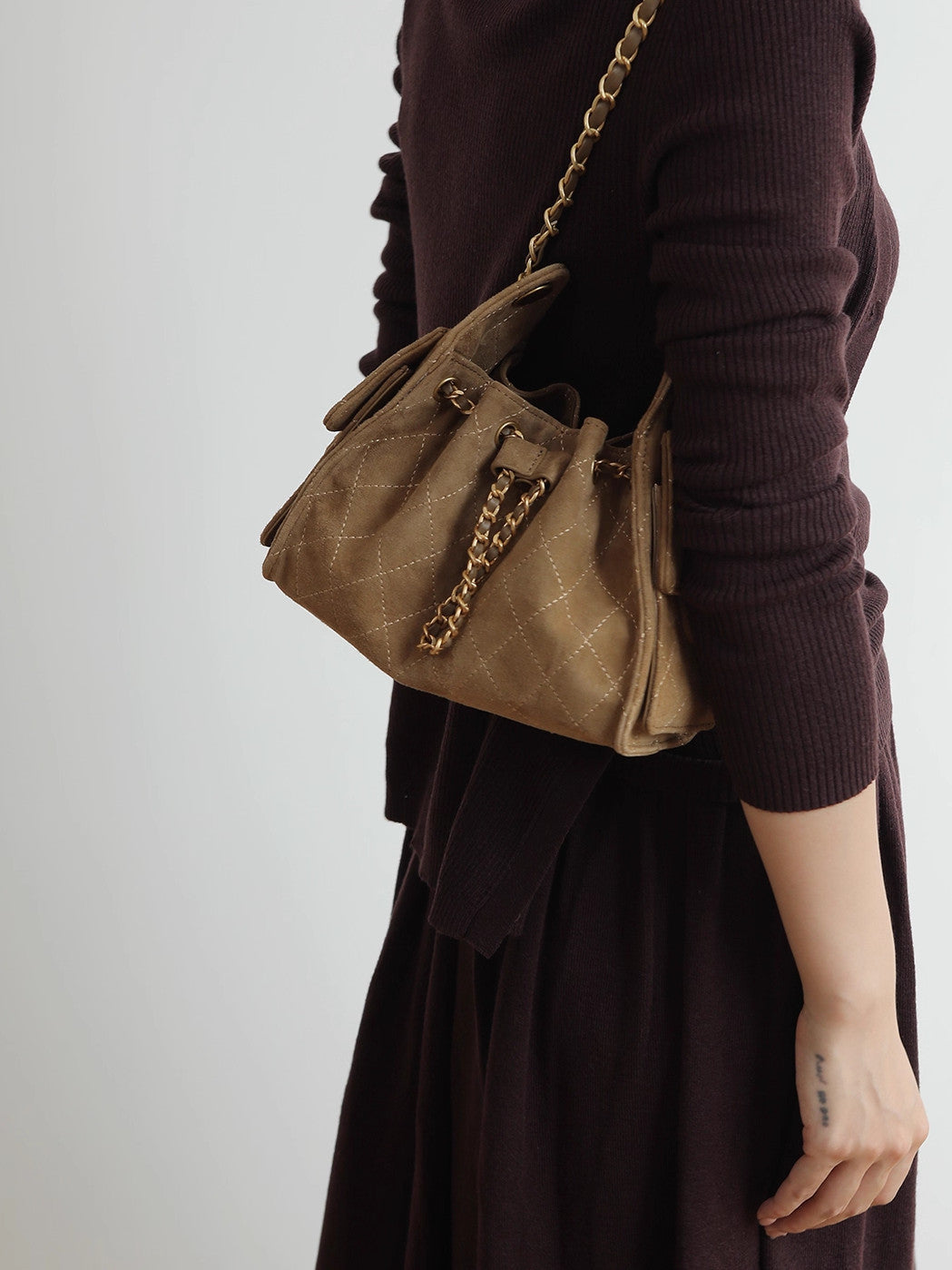 Quilted Suede Lambskin Drawstring Bucket Bag – Gold Chain Shoulder Bag | Diamond Quilt with Side Flap Pockets & Turn-Lock Clasp