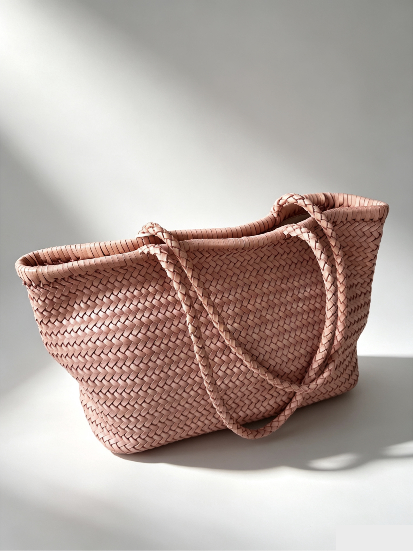 Handwoven Basket Tote Bag | Vegetable-Tanned Italian Cowhide Hand-Carry Bag | Minimalist Summer Commuter Style