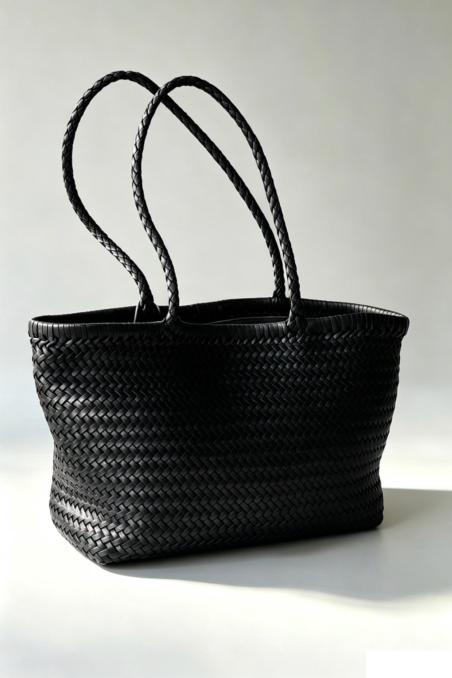 Handwoven Basket Tote Bag | Vegetable-Tanned Italian Cowhide Hand-Carry Bag | Minimalist Summer Commuter Style