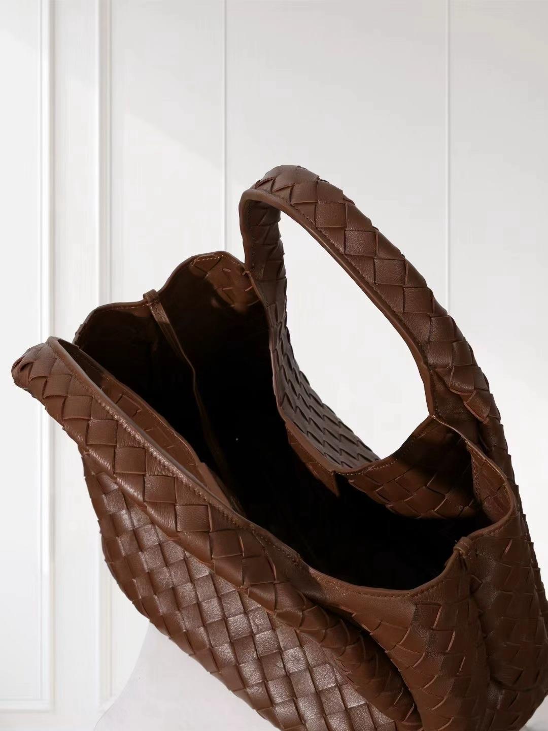 Artisanal Handwoven Lambskin Hobo Bag | Soft Leather Slouchy Luxury Shoulder Bag