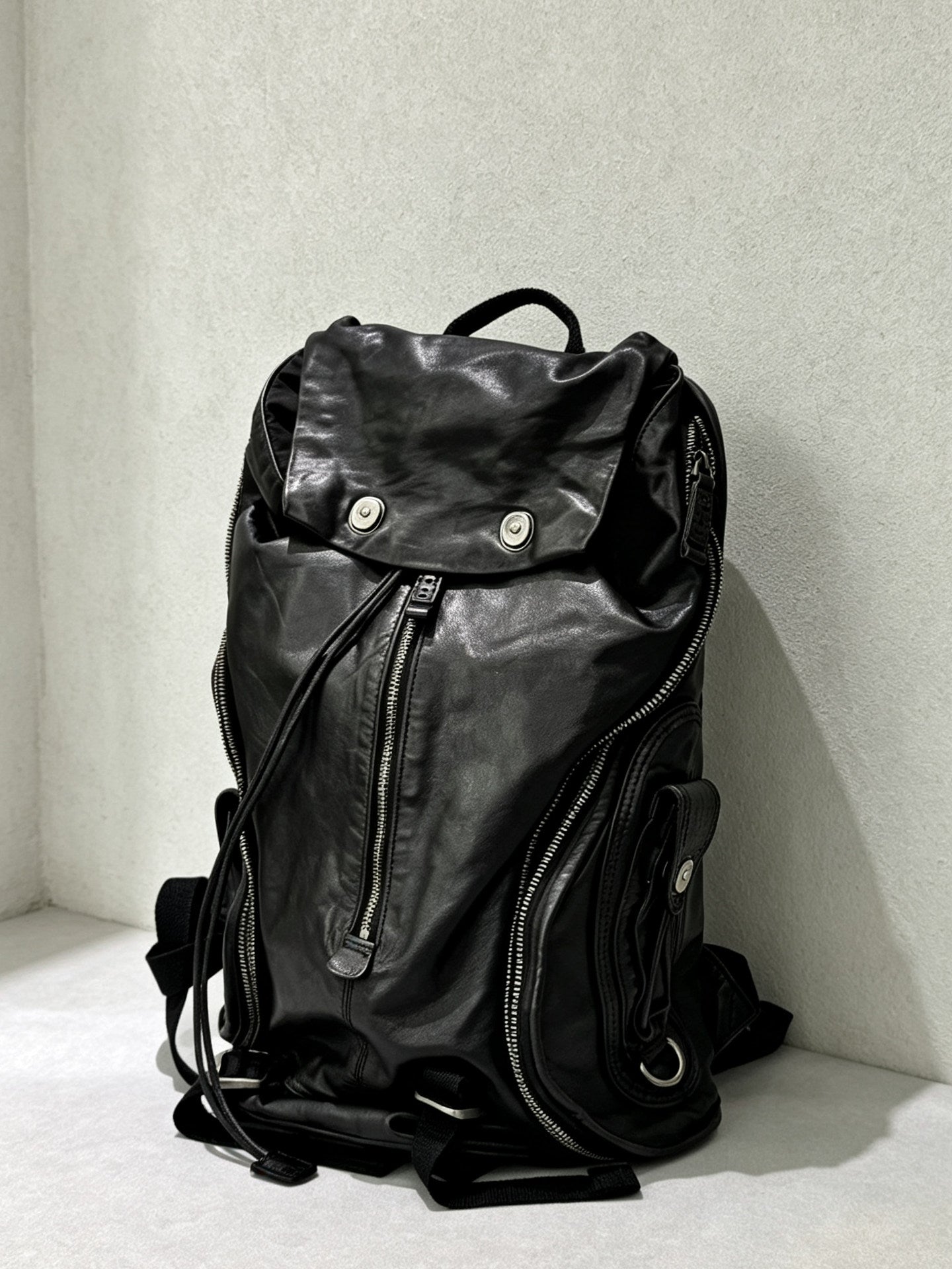 Distressed Vintage Leather Backpack | Unisex Full Grain Cowhide Rucksack | Multi-Zip Bag for Men and Women