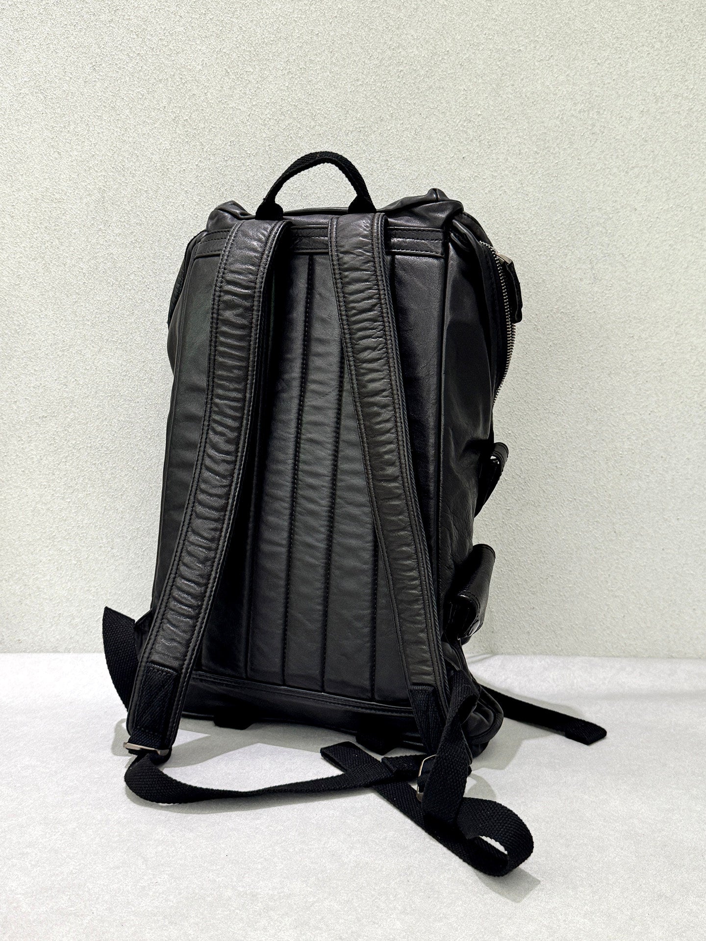 Distressed Vintage Leather Backpack | Unisex Full Grain Cowhide Rucksack | Multi-Zip Bag for Men and Women