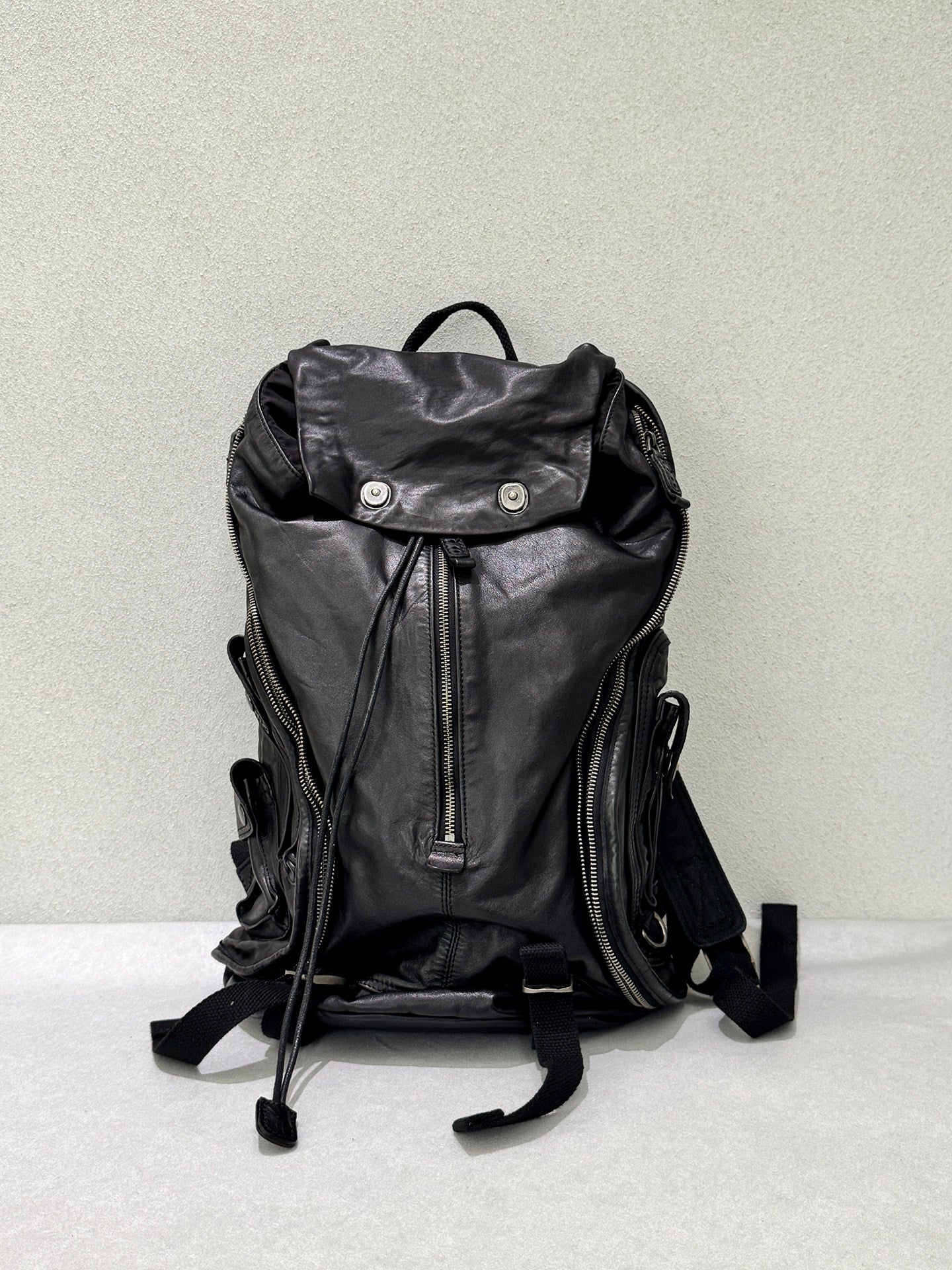Distressed Vintage Leather Backpack | Unisex Full Grain Cowhide Rucksack | Multi-Zip Bag for Men and Women