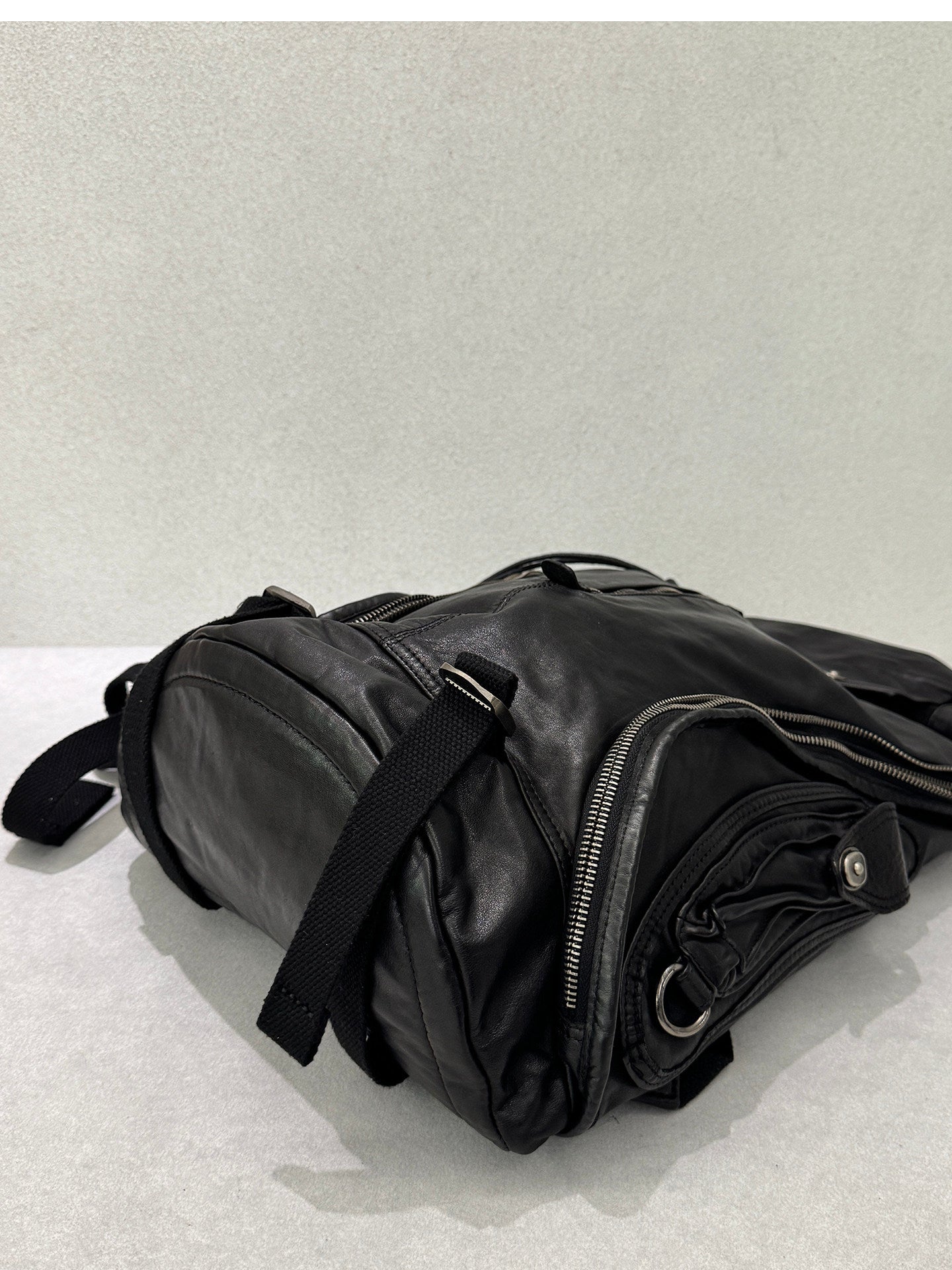 Distressed Vintage Leather Backpack | Unisex Full Grain Cowhide Rucksack | Multi-Zip Bag for Men and Women