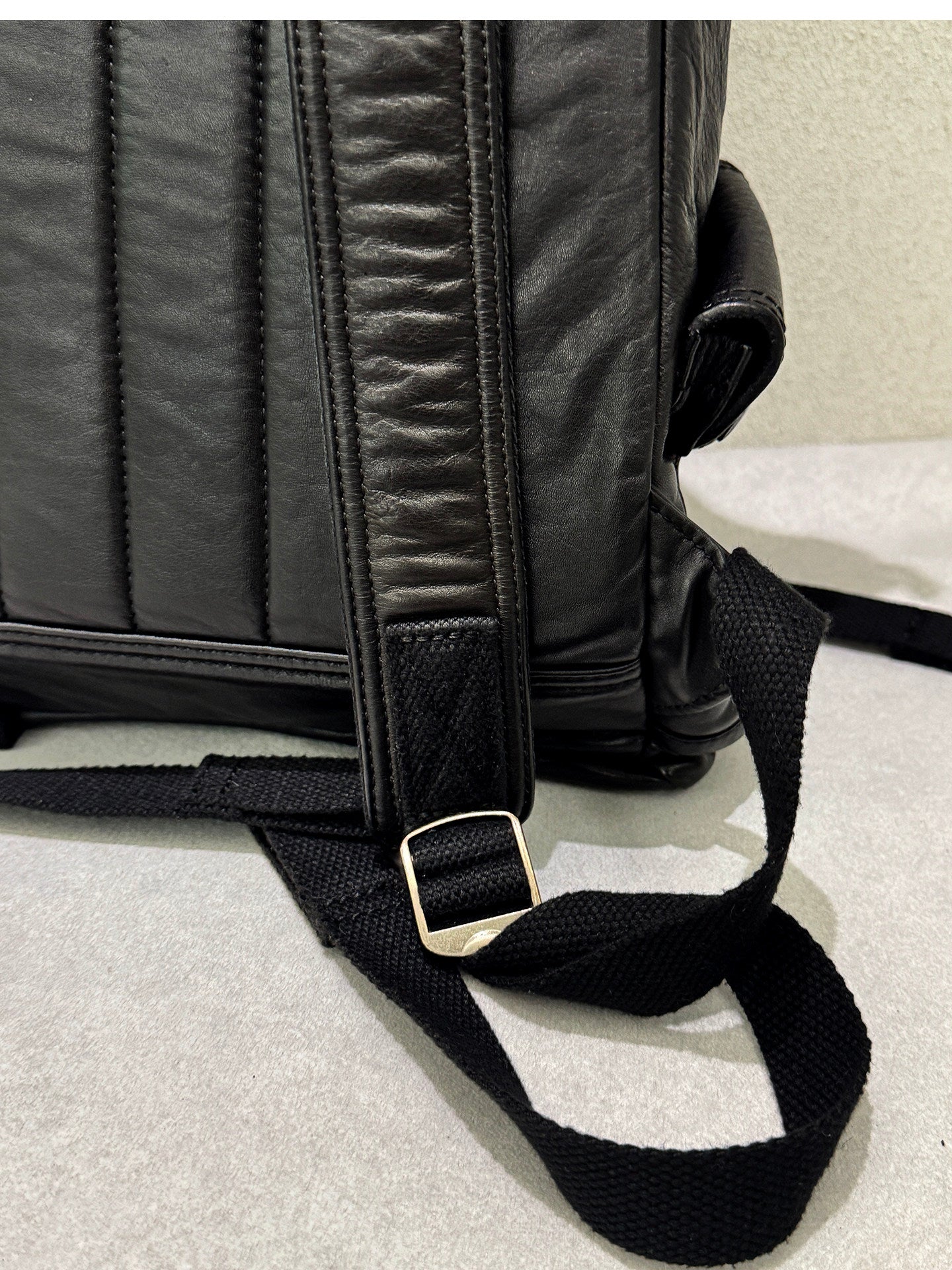 Distressed Vintage Leather Backpack | Unisex Full Grain Cowhide Rucksack | Multi-Zip Bag for Men and Women
