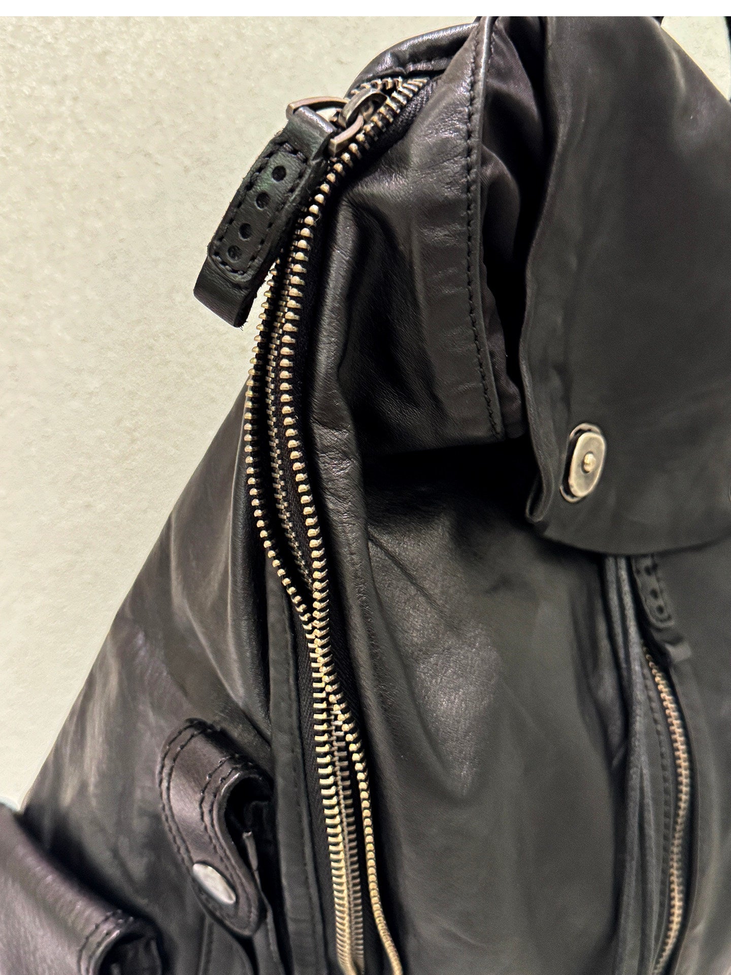 Distressed Vintage Leather Backpack | Unisex Full Grain Cowhide Rucksack | Multi-Zip Bag for Men and Women