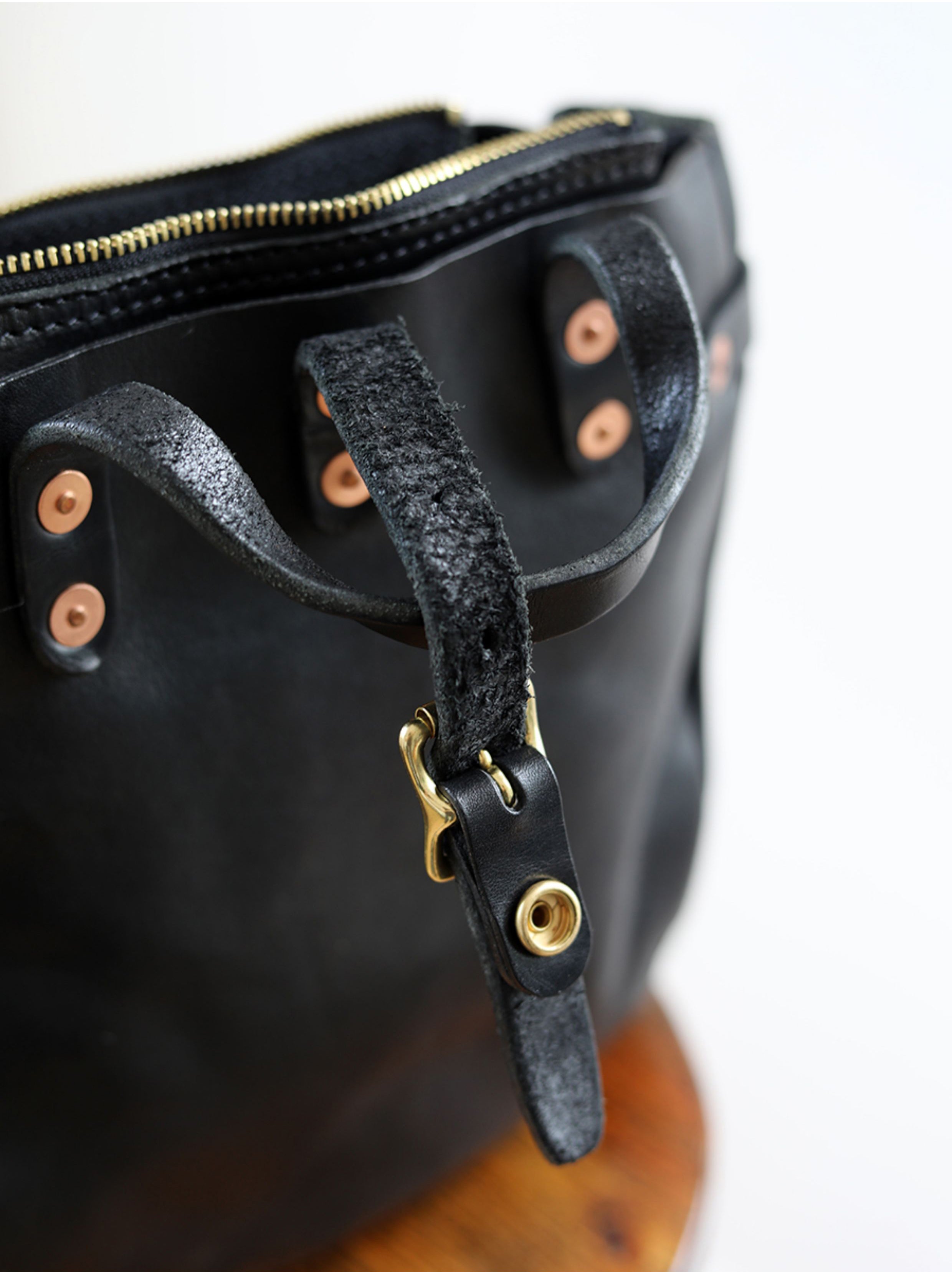 Full Grain Leather Women's Shoulder Bag, Men's Handmade Italian Tanned Grain Leather Crossbody Bag, Men's American Retro Casual Bag