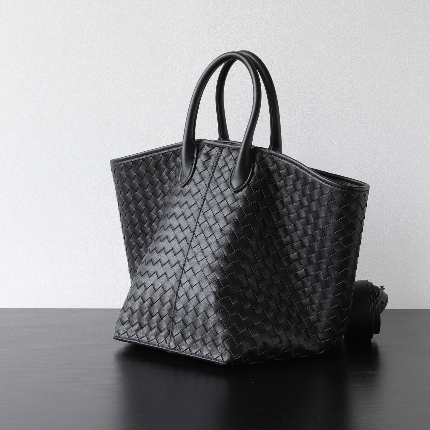 Handcrafted Top-Grain Sheepskin Woven Tote Bag | Women's Luxury Soft Lambskin Leather Bucket Shoulder Bag