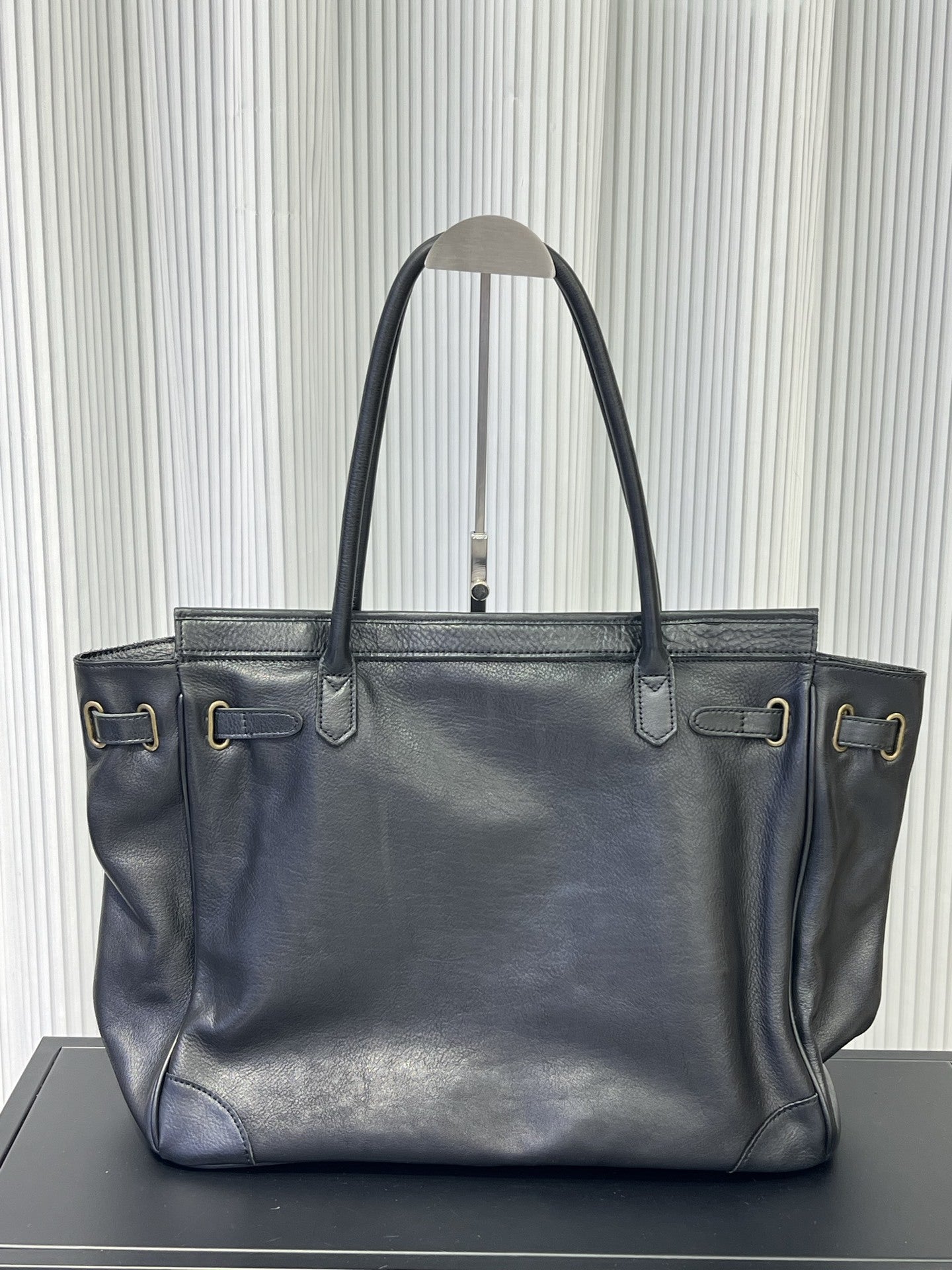 Handcrafted Water-Dyed Cowhide Leather Structured Tote Bag | Women's Vintage Old-Money Style Large Shoulder Bag