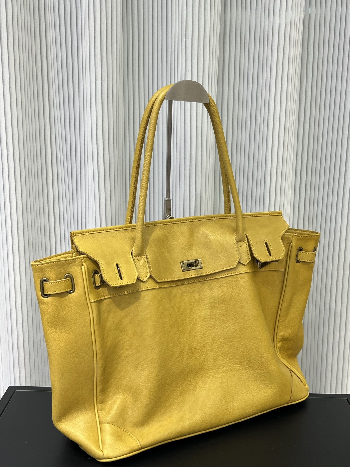 Handcrafted Water-Dyed Cowhide Leather Structured Tote Bag | Women's Vintage Old-Money Style Large Shoulder Bag