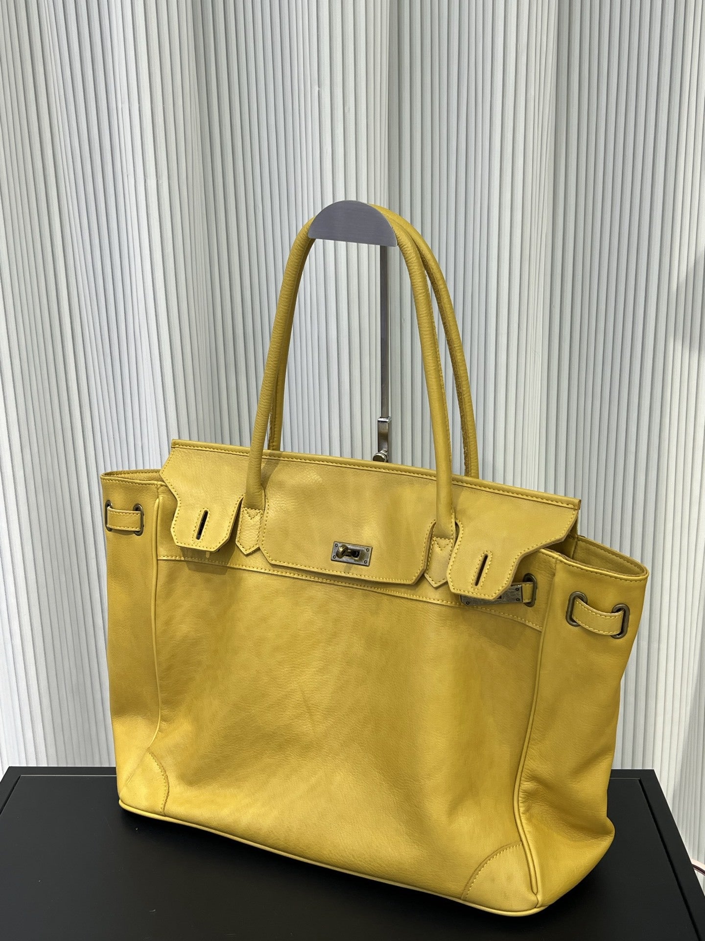 Handcrafted Water-Dyed Cowhide Leather Structured Tote Bag | Women's Vintage Old-Money Style Large Shoulder Bag
