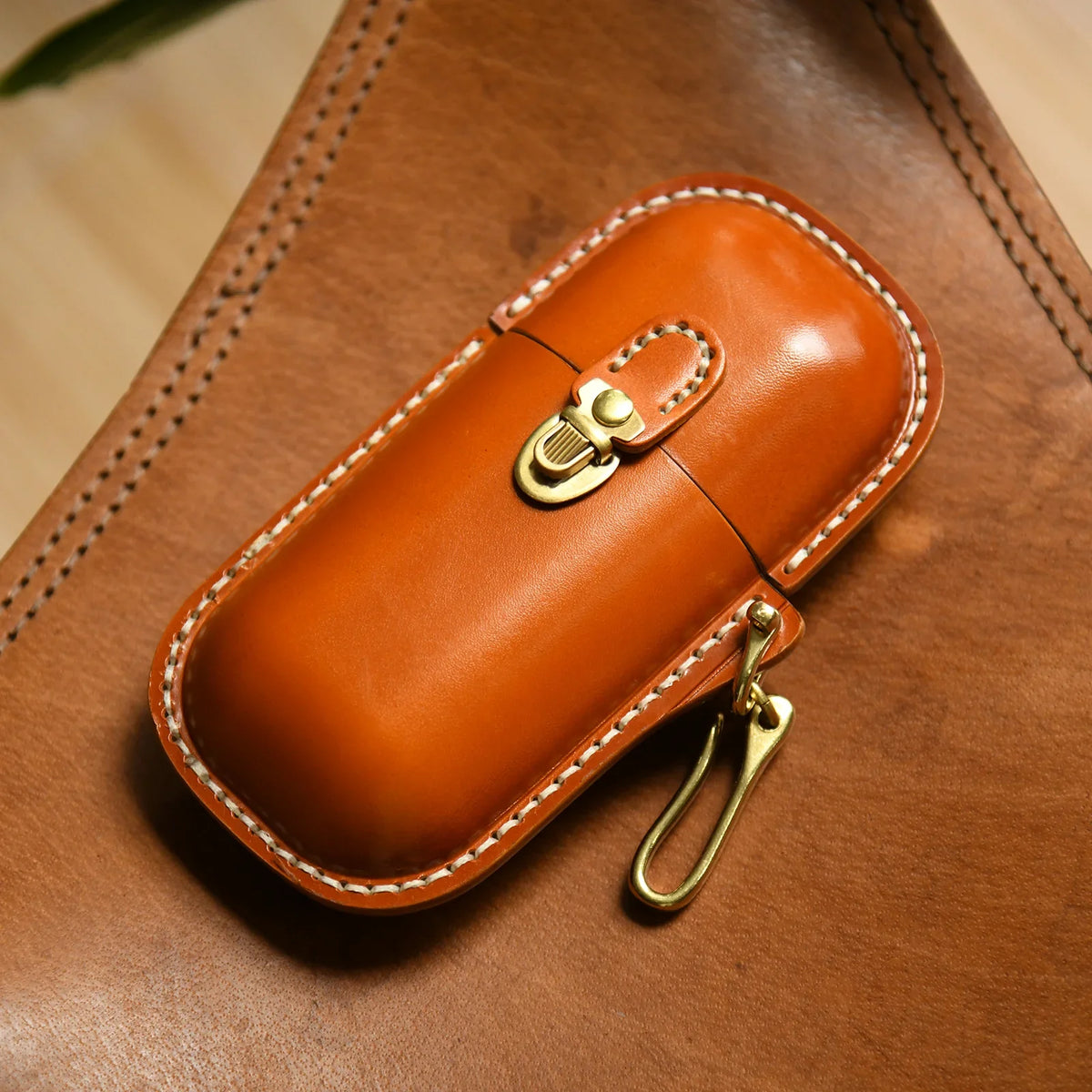 Handmade Leather Glasses Pouch, Cool Eyeglass Cases With Belt Clip, Vintage Hard Eyeglass Cases for Women & Men
