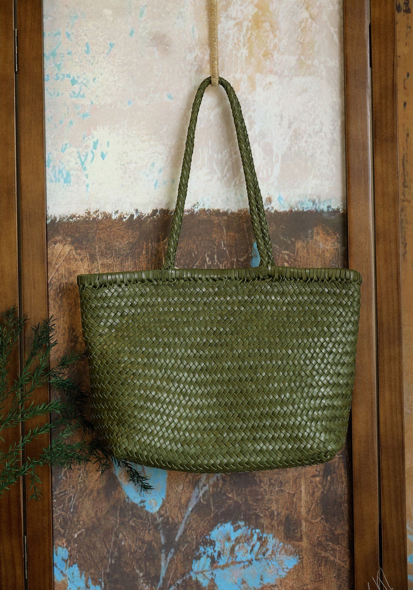 Handwoven Basket Tote Bag | Vegetable-Tanned Italian Cowhide Hand-Carry Bag | Minimalist Summer Commuter Style