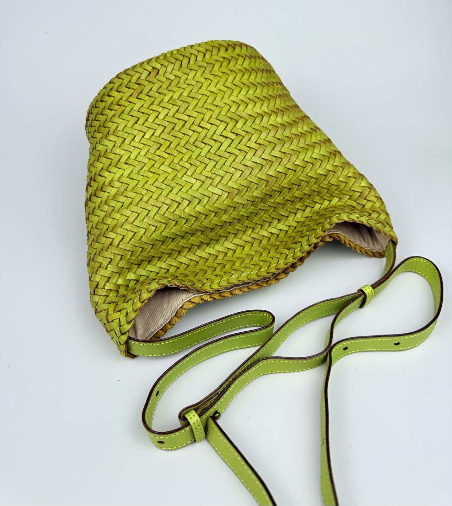 Handwoven Full-Grain Leather Bucket Bag | Stylish Shoulder Bag for Women | Leather Beach Bag