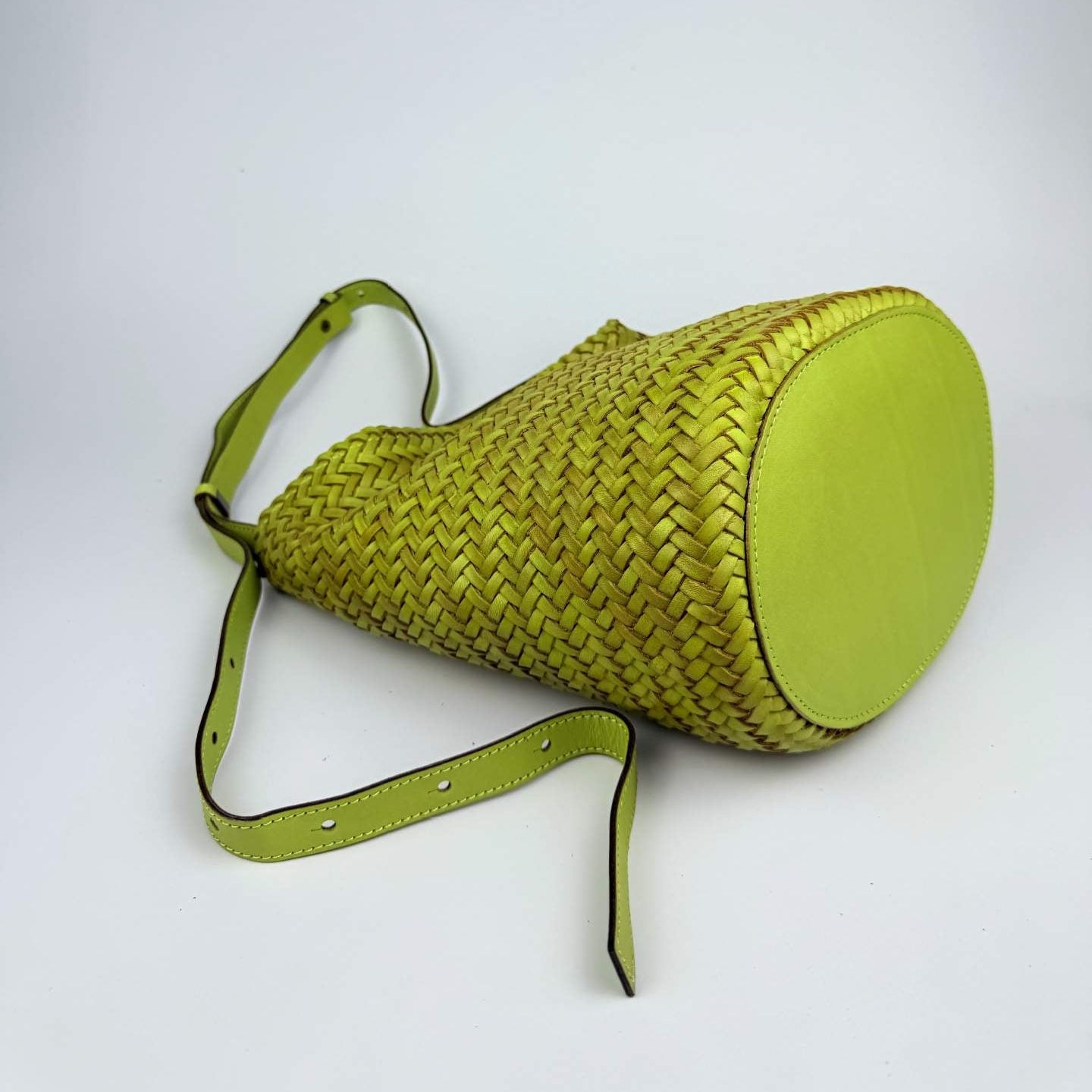 Handwoven Full-Grain Leather Bucket Bag | Stylish Shoulder Bag for Women | Leather Beach Bag