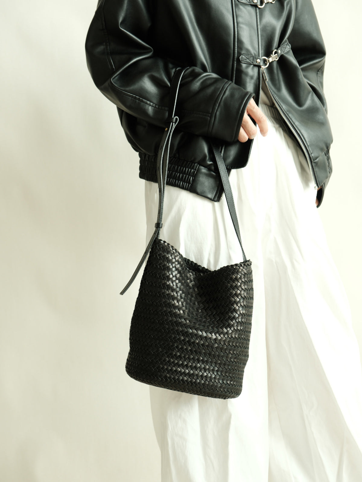 Handwoven Full-Grain Leather Bucket Bag | Stylish Shoulder Bag for Women | Leather Beach Bag