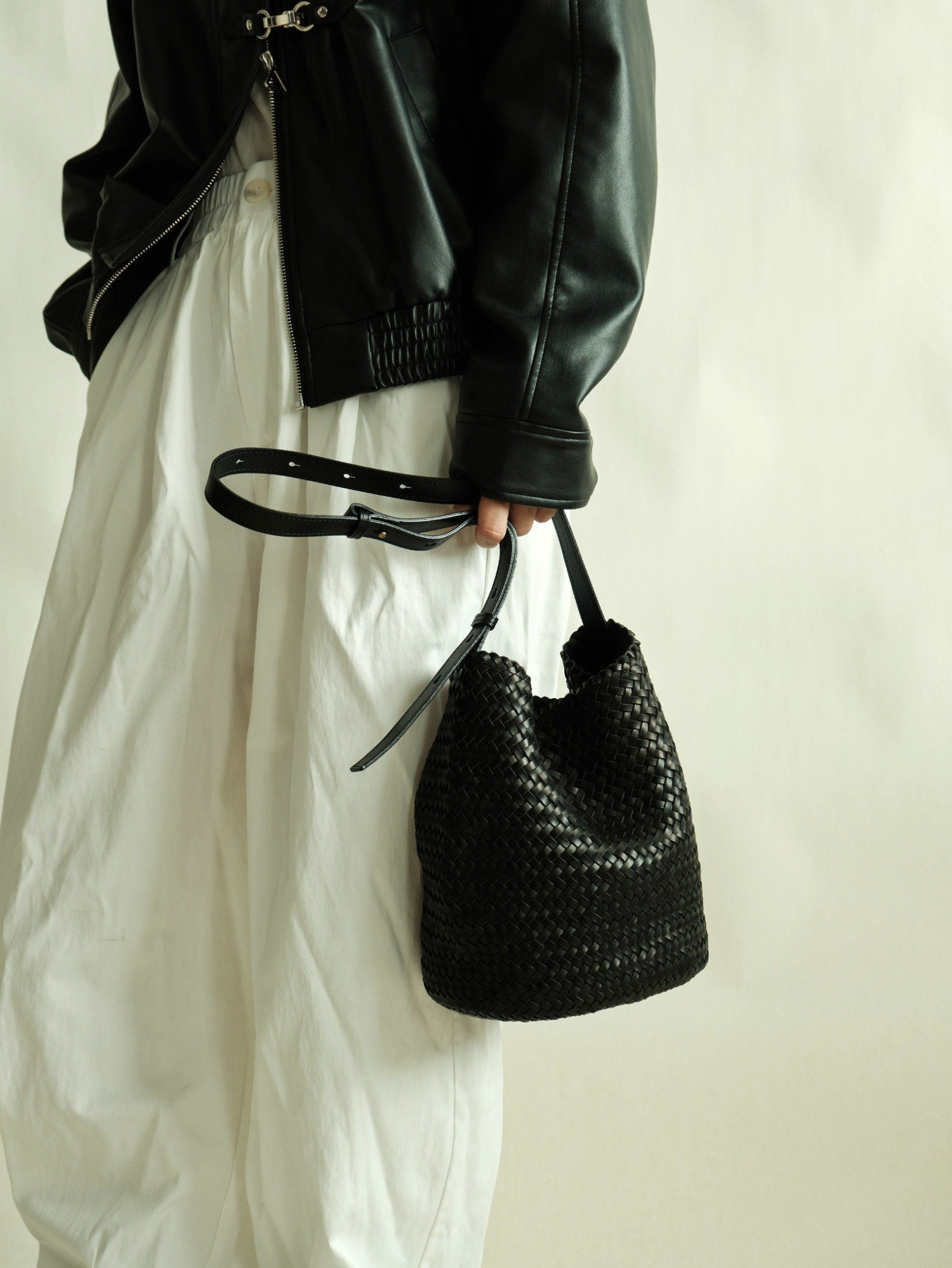 Handwoven Full-Grain Leather Bucket Bag | Stylish Shoulder Bag for Women | Leather Beach Bag