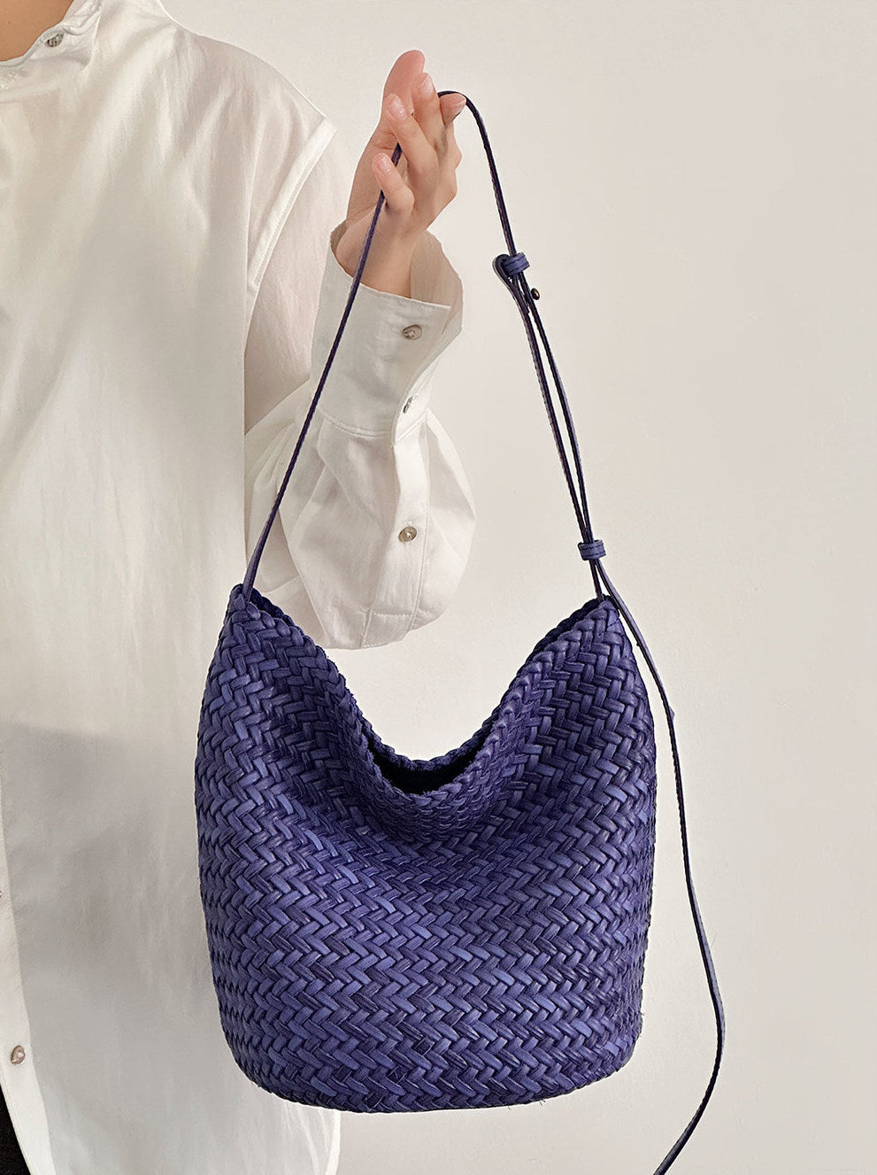 Handwoven Full-Grain Leather Bucket Bag | Stylish Shoulder Bag for Women | Leather Beach Bag