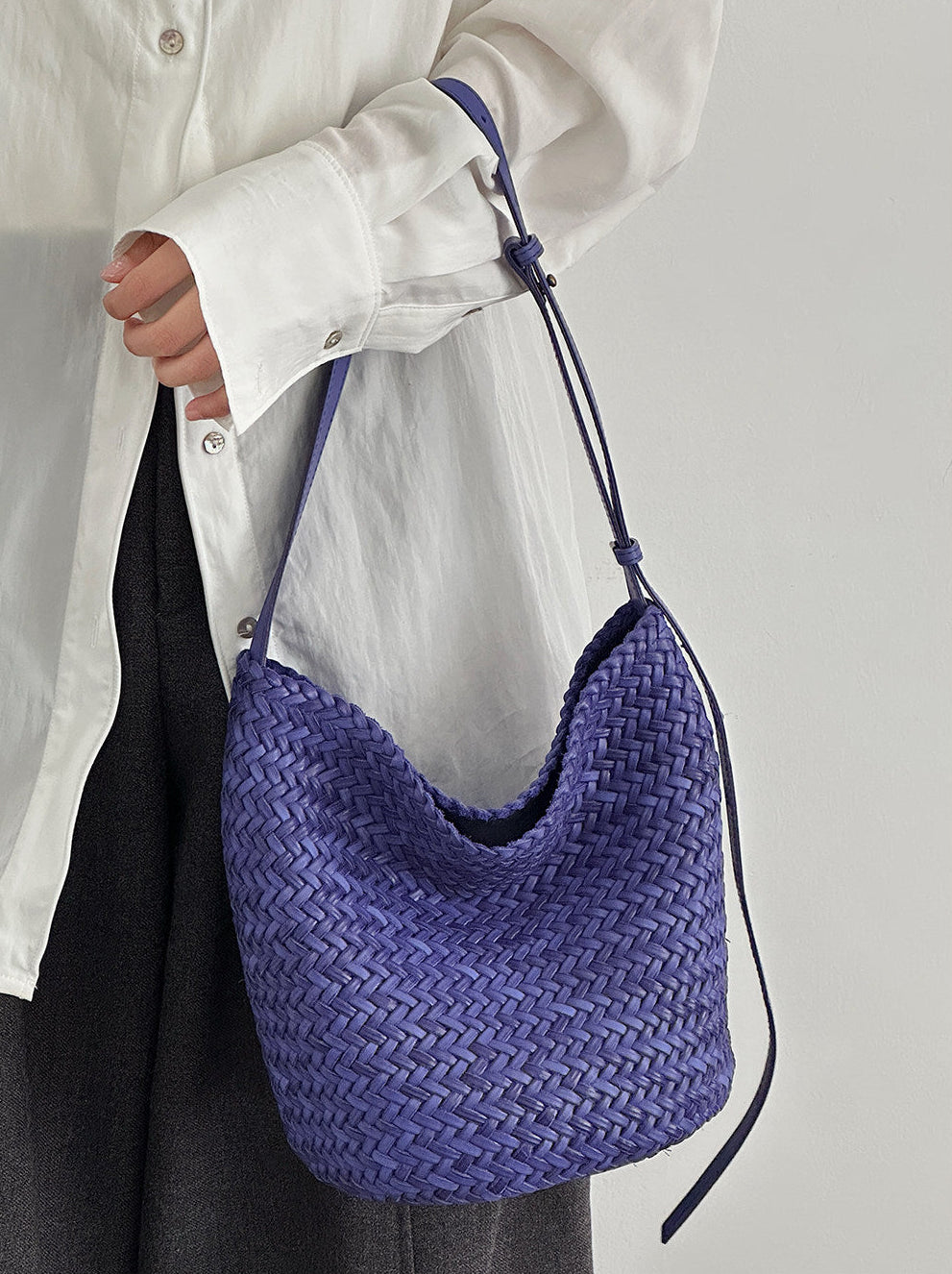 Handwoven Full-Grain Leather Bucket Bag | Stylish Shoulder Bag for Women | Leather Beach Bag