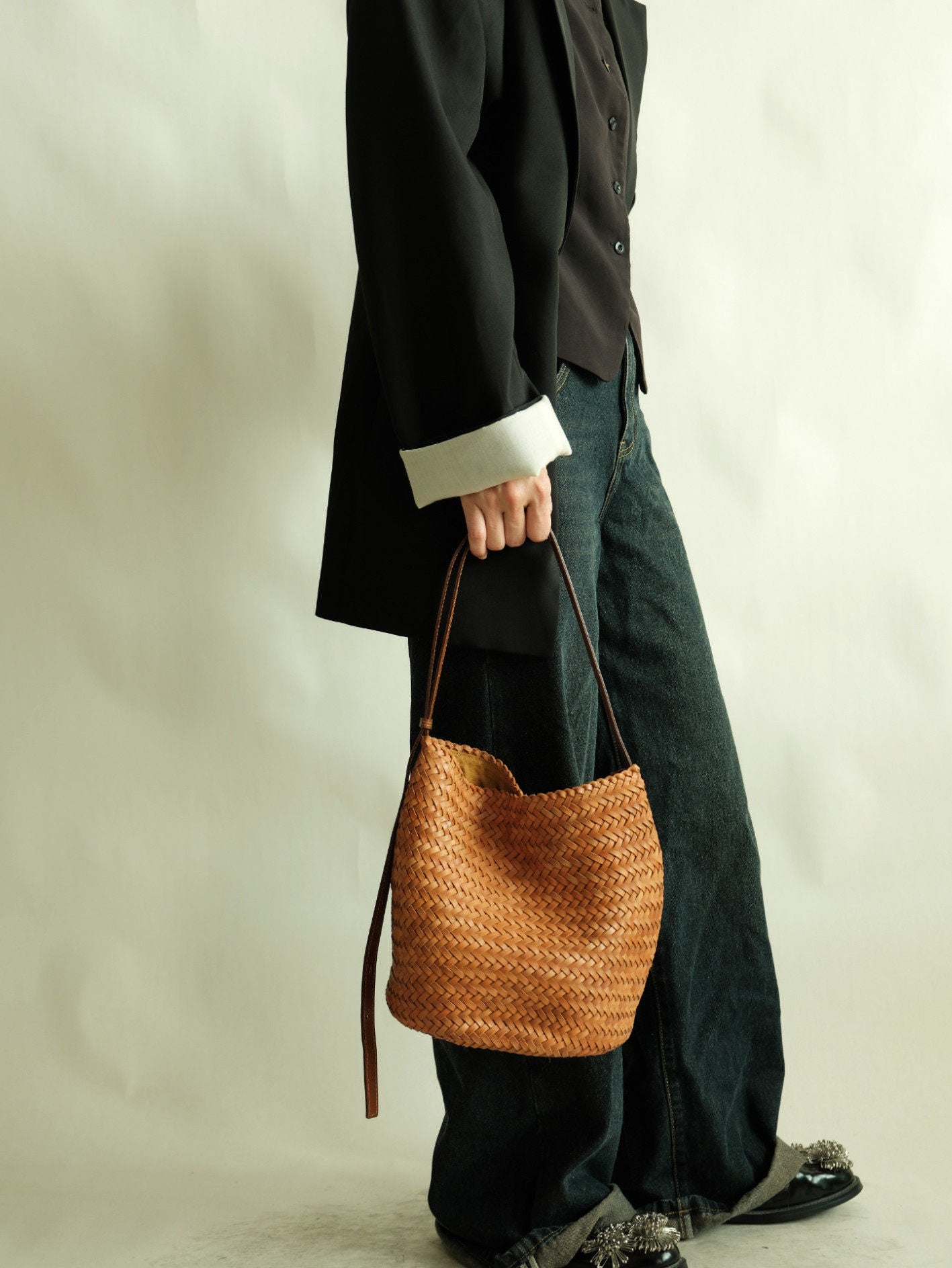 Handwoven Full-Grain Leather Bucket Bag | Stylish Shoulder Bag for Women | Leather Beach Bag