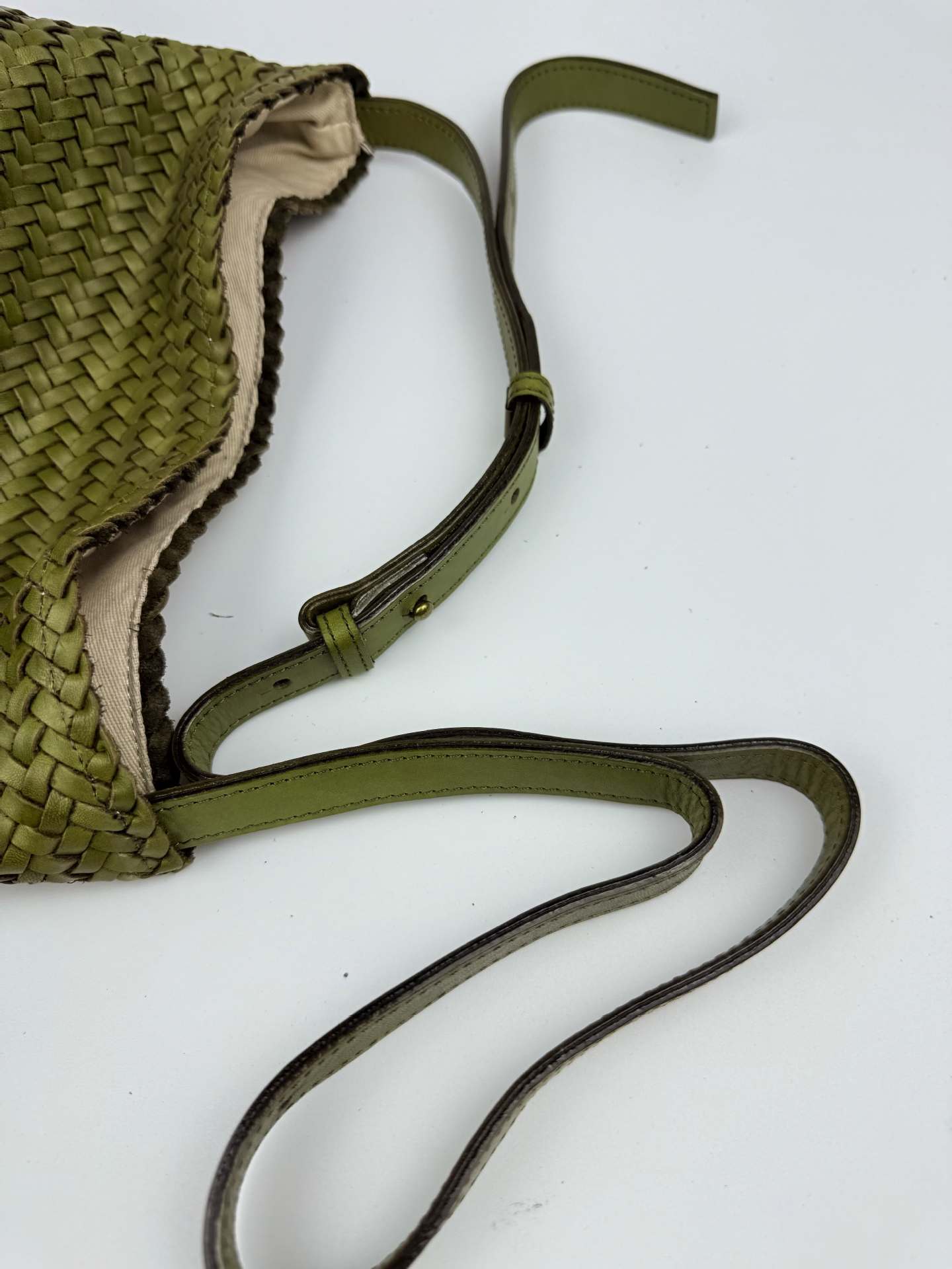 Handwoven Full-Grain Leather Bucket Bag | Stylish Shoulder Bag for Women | Leather Beach Bag