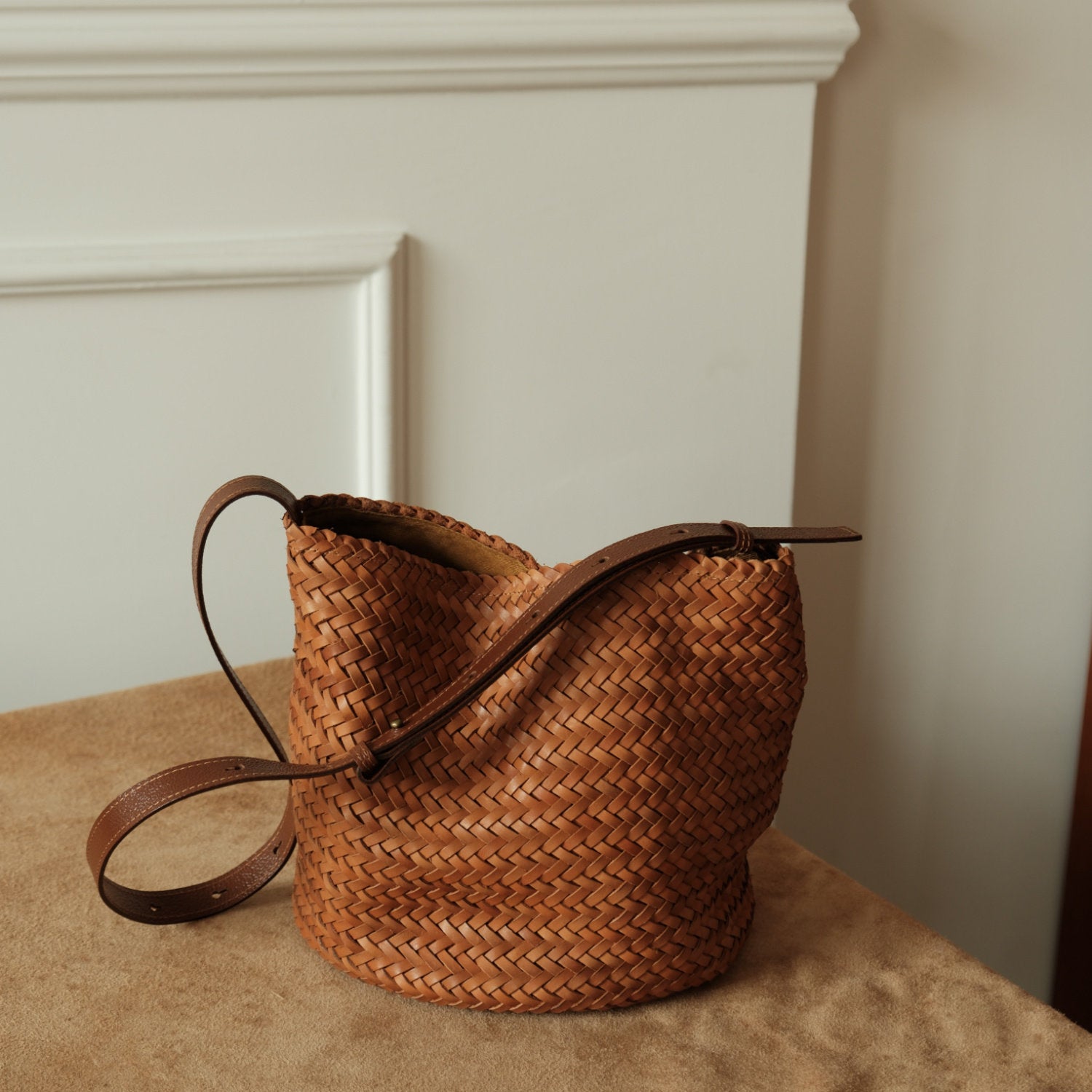Handwoven Full-Grain Leather Bucket Bag | Stylish Shoulder Bag for Women | Leather Beach Bag