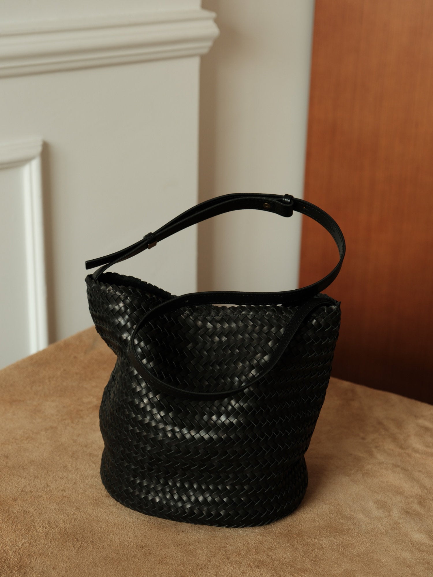 Handwoven Full-Grain Leather Bucket Bag | Stylish Shoulder Bag for Women | Leather Beach Bag