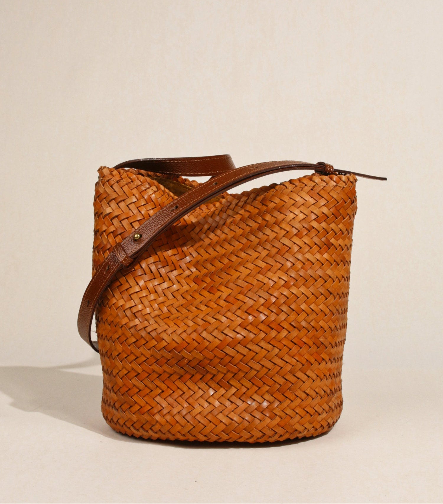 Handwoven Full-Grain Leather Bucket Bag | Stylish Shoulder Bag for Women | Leather Beach Bag