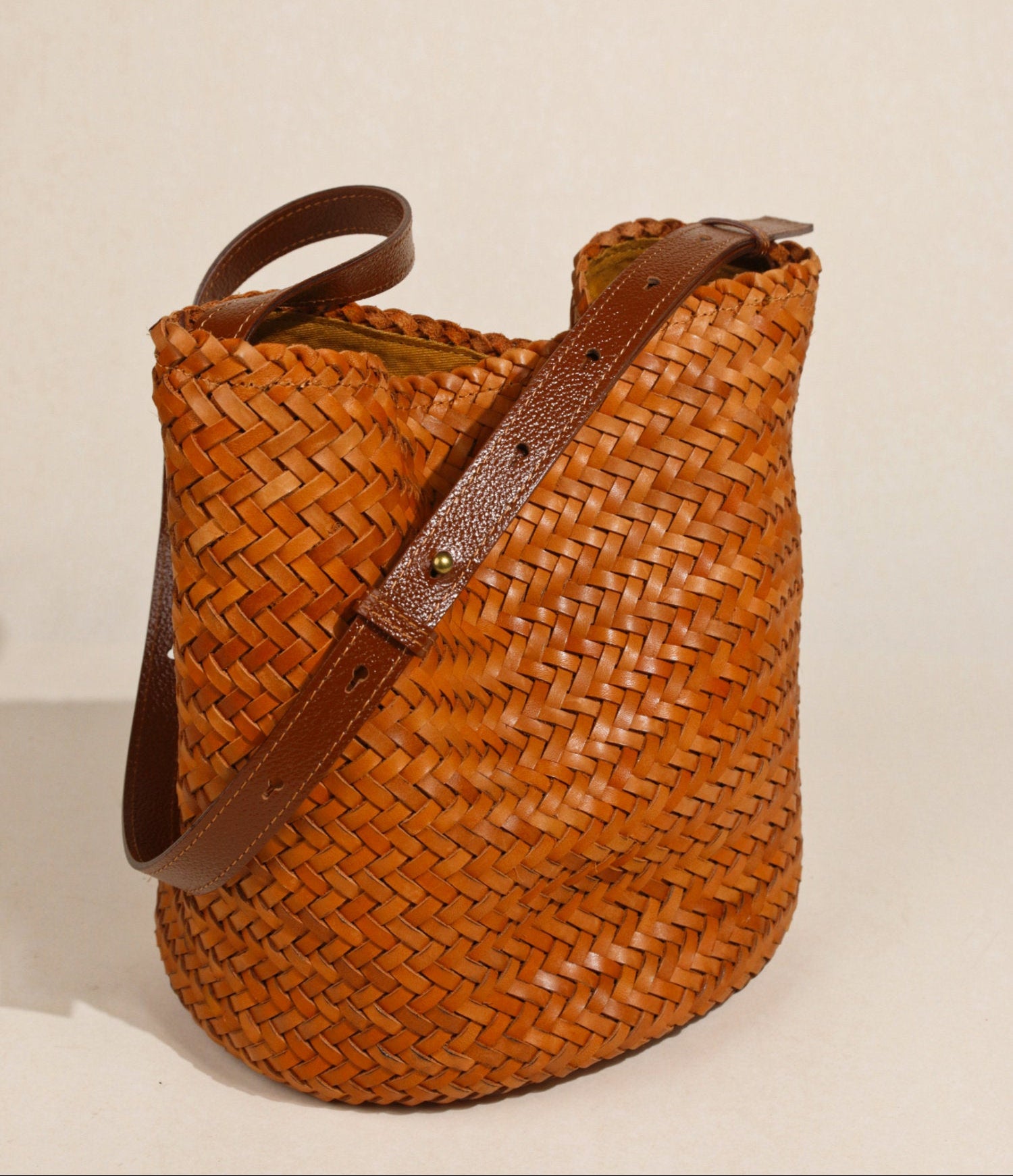 Handwoven Full-Grain Leather Bucket Bag | Stylish Shoulder Bag for Women | Leather Beach Bag