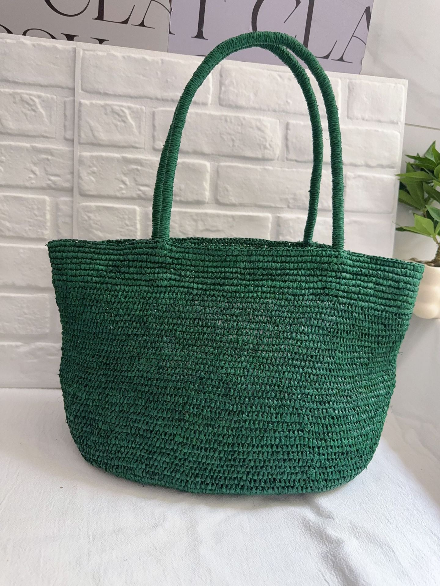 Handwoven raffia tote bag weave close-up – natural raffia grass texture detail artisan made