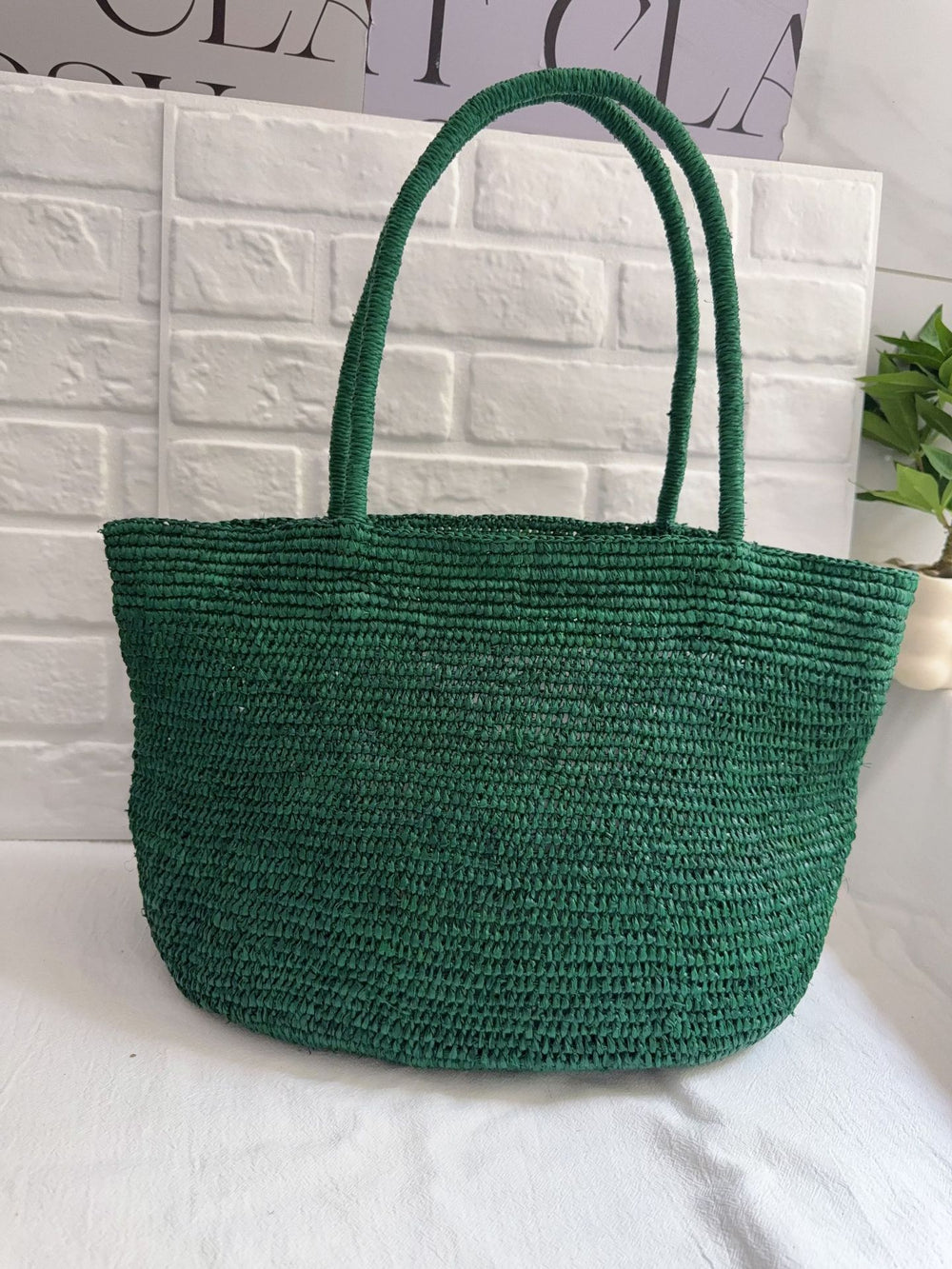 Handwoven raffia tote bag weave close-up – natural raffia grass texture detail artisan made