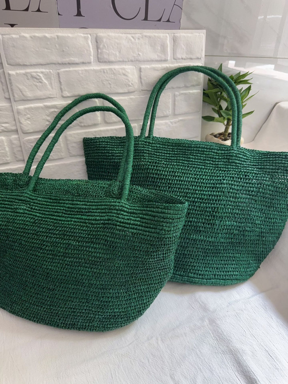 Handwoven raffia tote bag full back view – natural straw structured beach bag reinforced base
