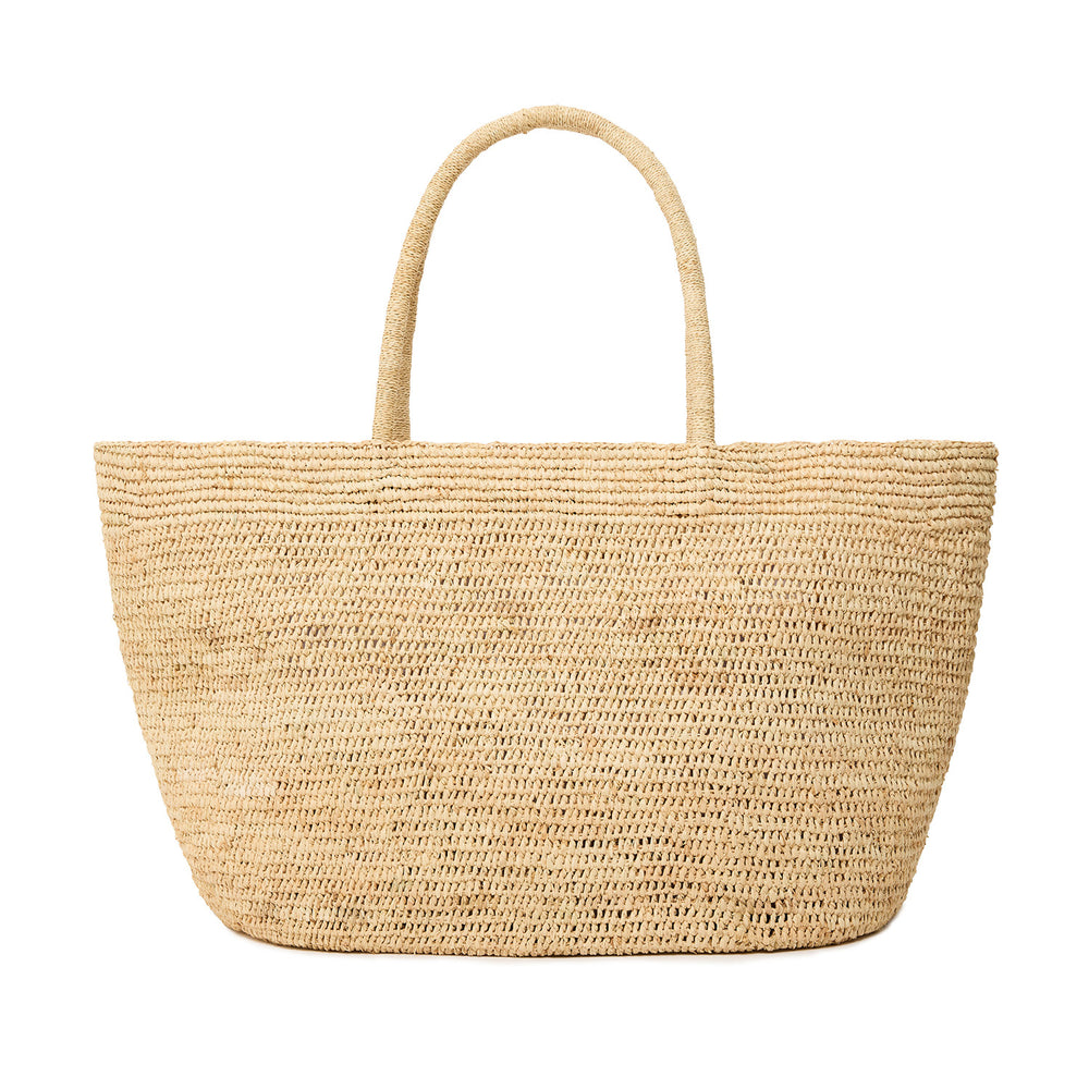 Raffia tote bag lifestyle shot – handwoven natural straw beach bag for summer vacation