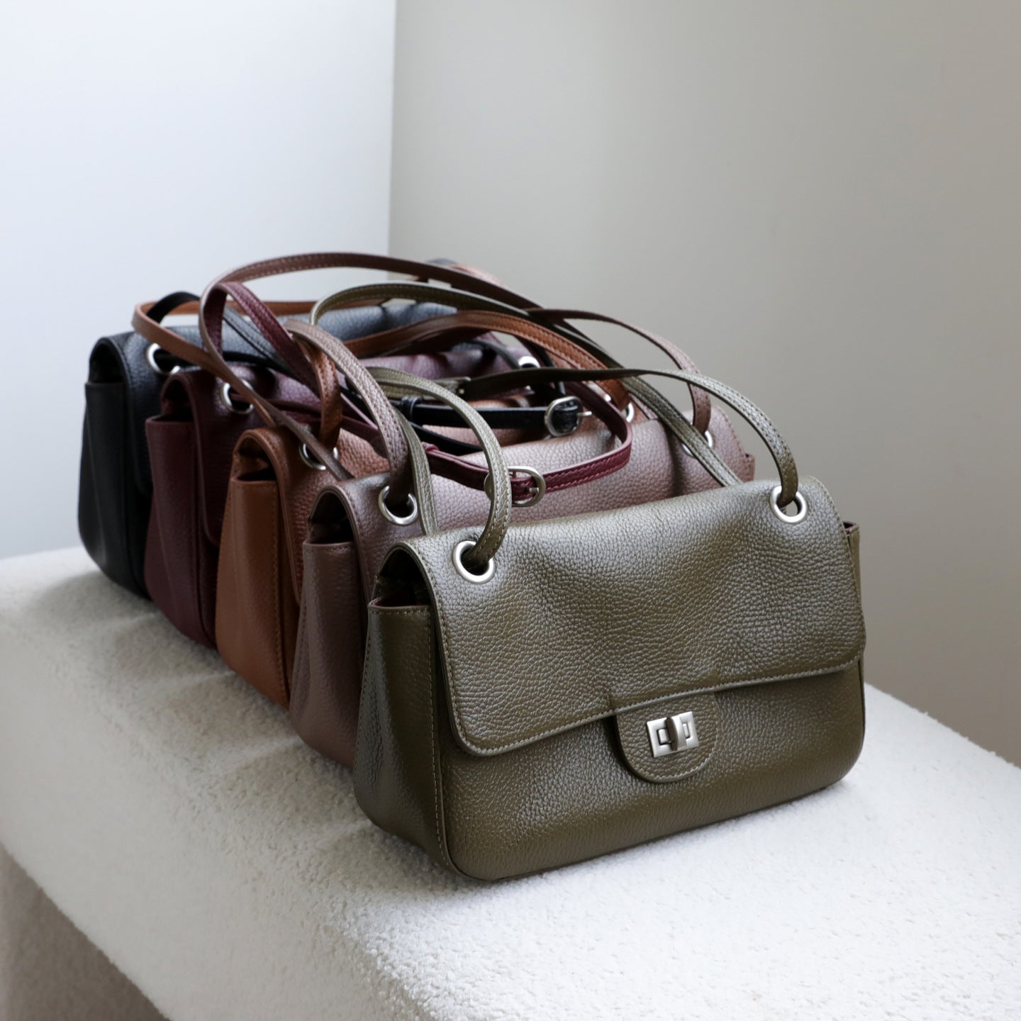 Minimalist Commuter Leather Shoulder Bag | Top Grain Cowhide Handbag with Twist-Lock Closure