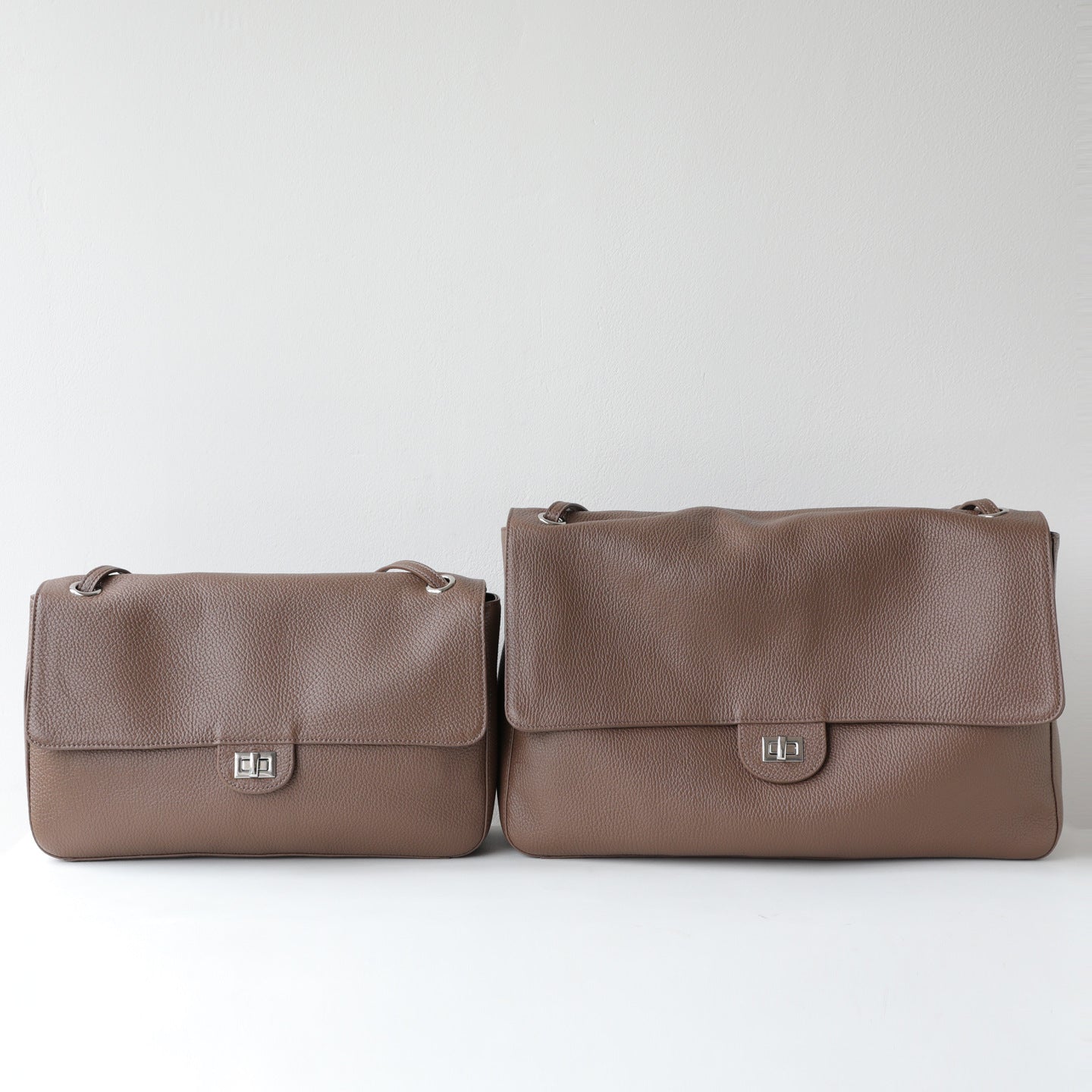 Minimalist Commuter Leather Shoulder Bag | Top Grain Cowhide Handbag with Twist-Lock Closure