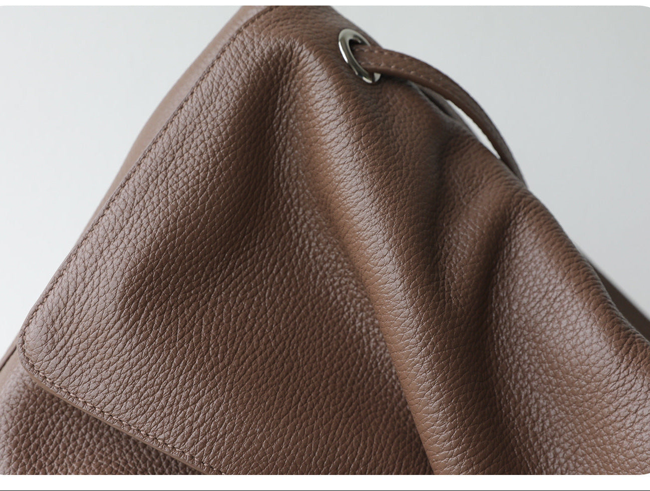 Minimalist Commuter Leather Shoulder Bag | Top Grain Cowhide Handbag with Twist-Lock Closure