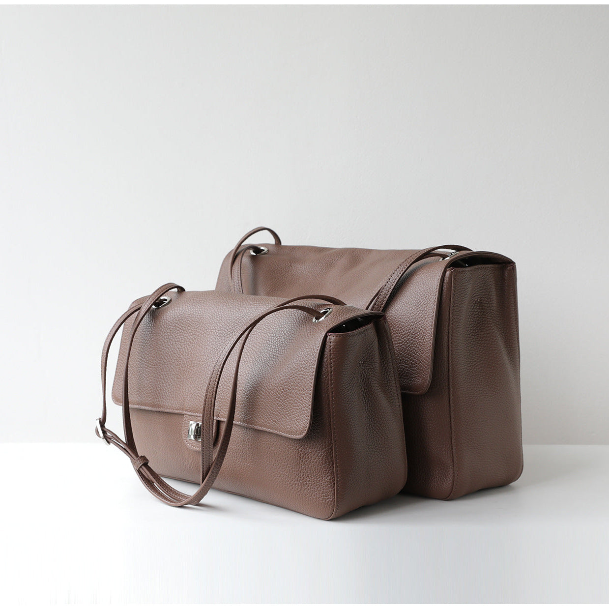 Minimalist Commuter Leather Shoulder Bag | Top Grain Cowhide Handbag with Twist-Lock Closure